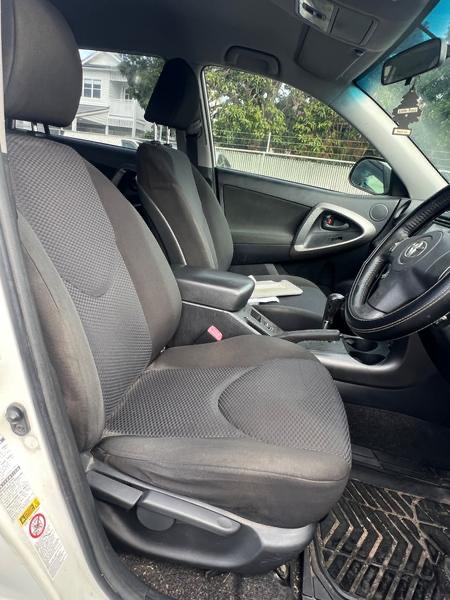 2012 Toyota RAV4 Cruiser photo 9