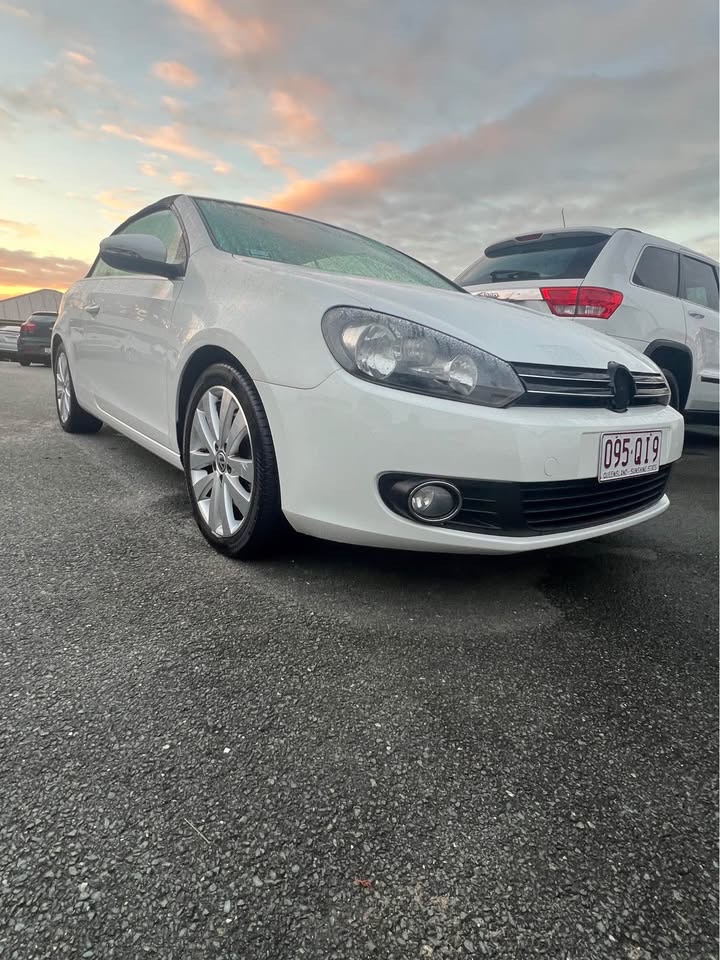 2013 Volkswagen Golf Cabriolet photo