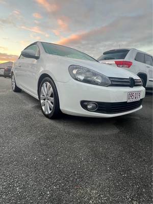 2013 Volkswagen Golf Cabriolet photo 2