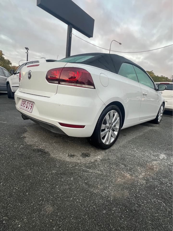 2013 Volkswagen Golf Cabriolet photo