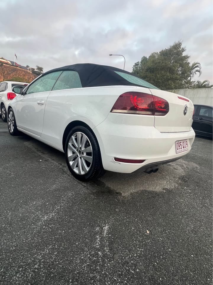 2013 Volkswagen Golf Cabriolet photo