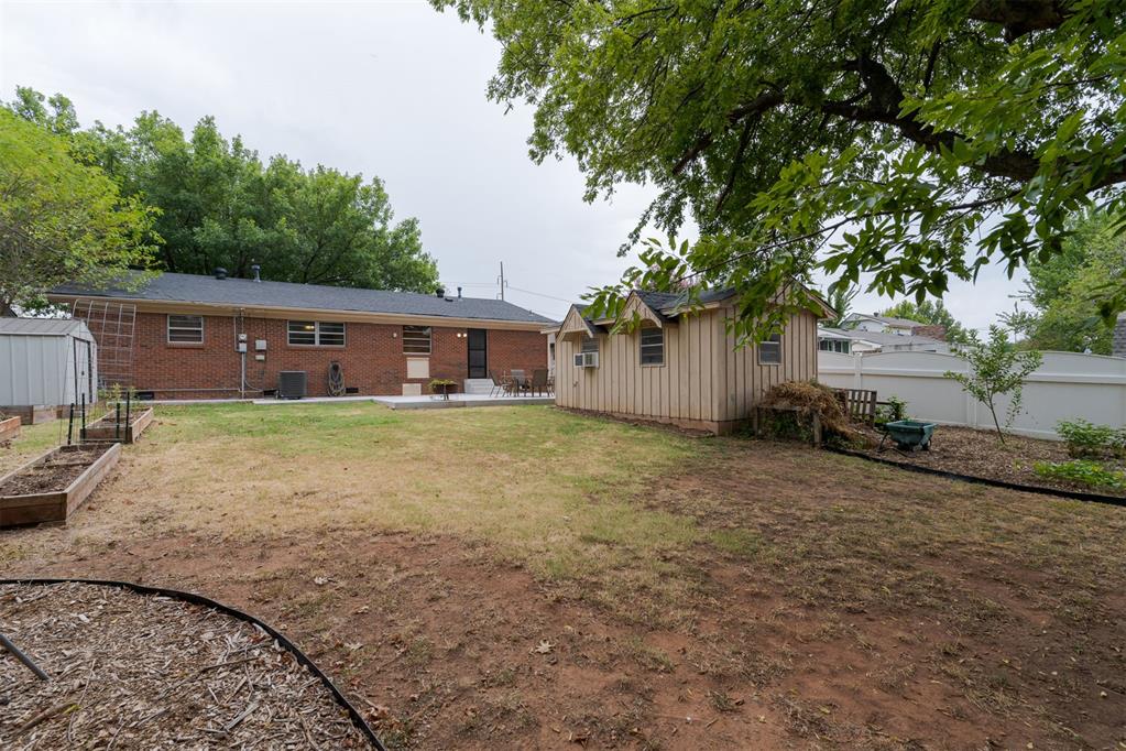 627 Ridgecrest Rd — photo 37