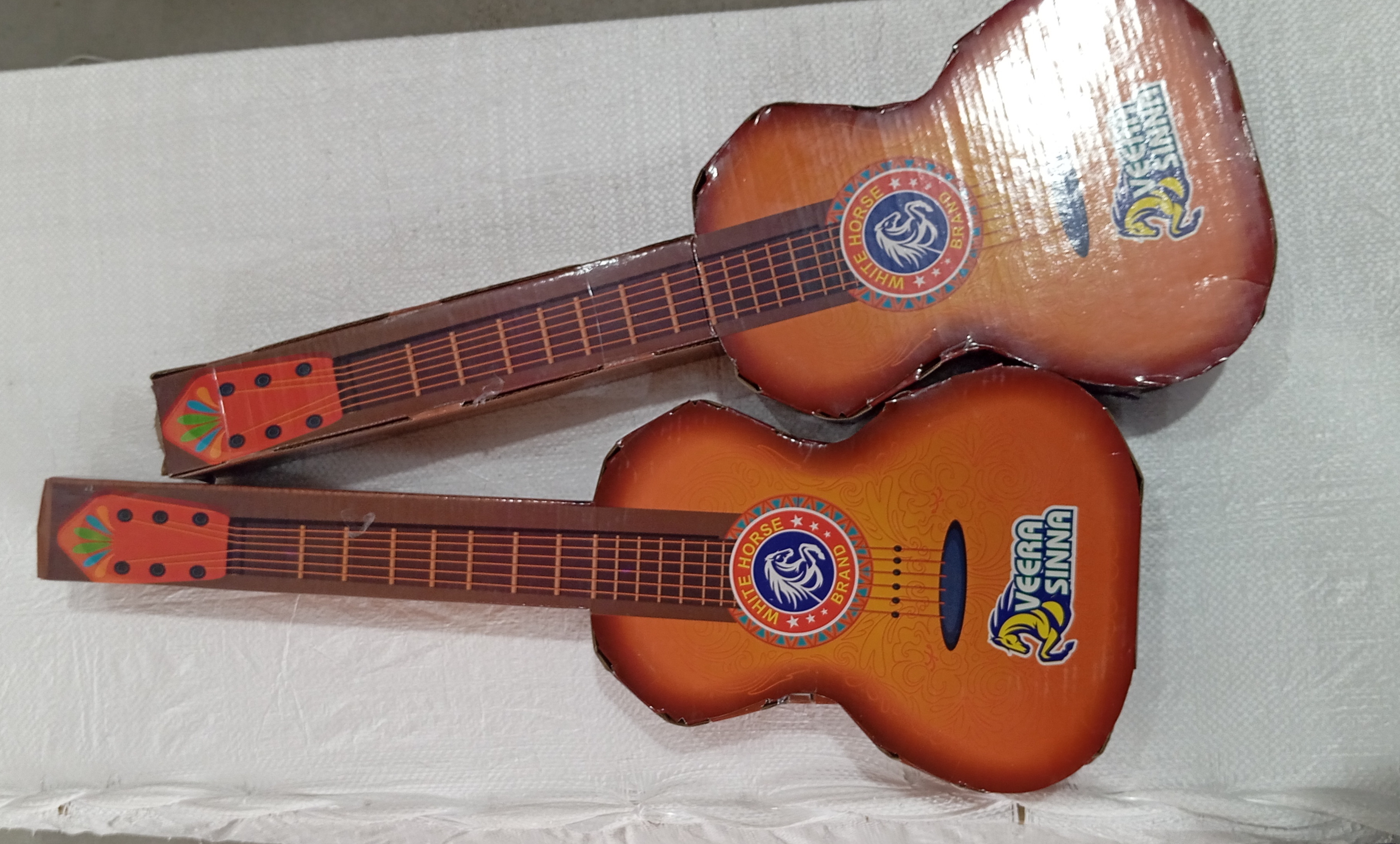 GUITAR SHOWER