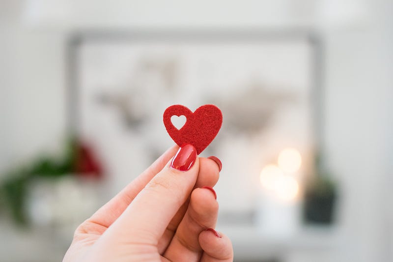 Create a Romantic Valentine’s Day Vibe with These Perfect Paint Colors!