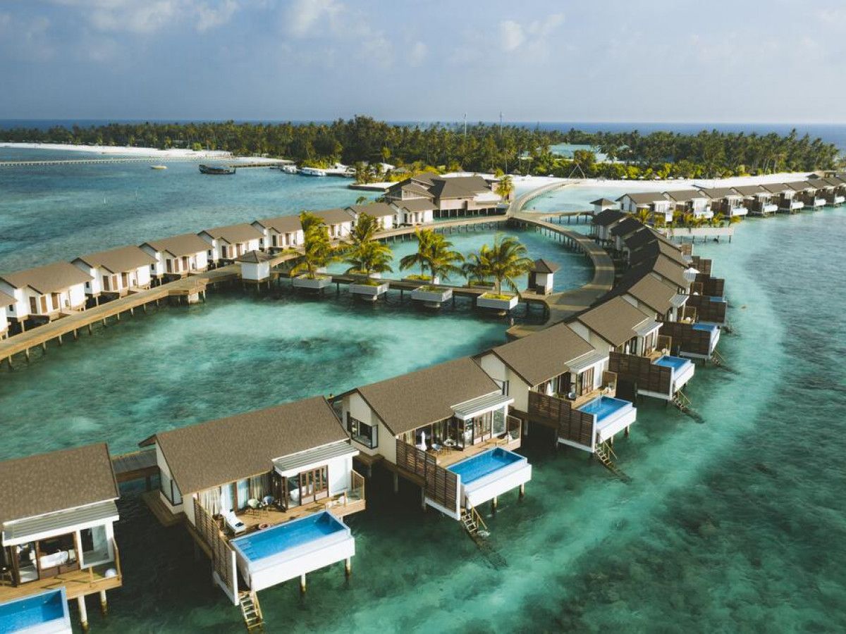 Cover image for the Field Note: Should You Split a Maldives Trip Between Two Resorts?