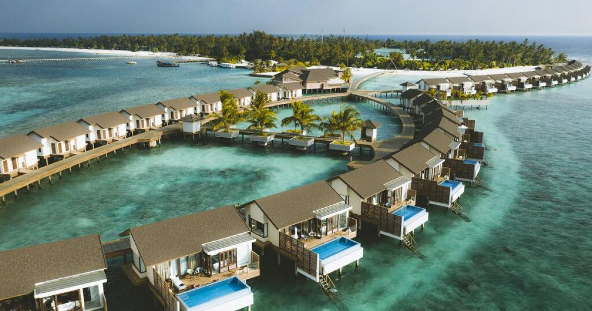 Cover image for the Field Note: Should You Bring Cash to the Maldives? USD, Rufiyaa or Card?