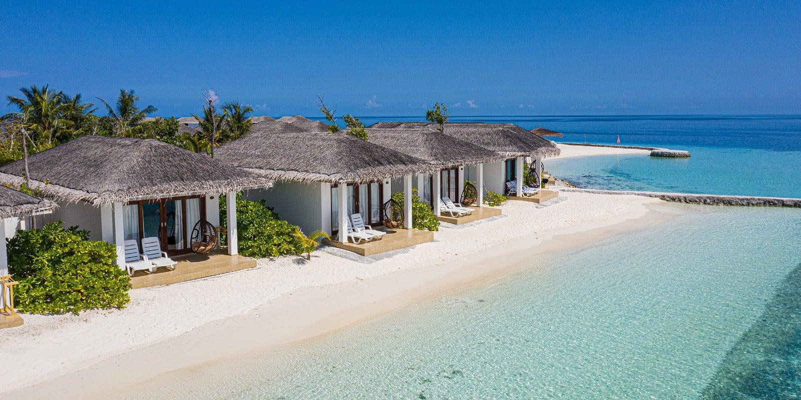 Cover image for the Field Note: Should You Split Your Maldives Stay Between a Beach Villa and a Water Villa?