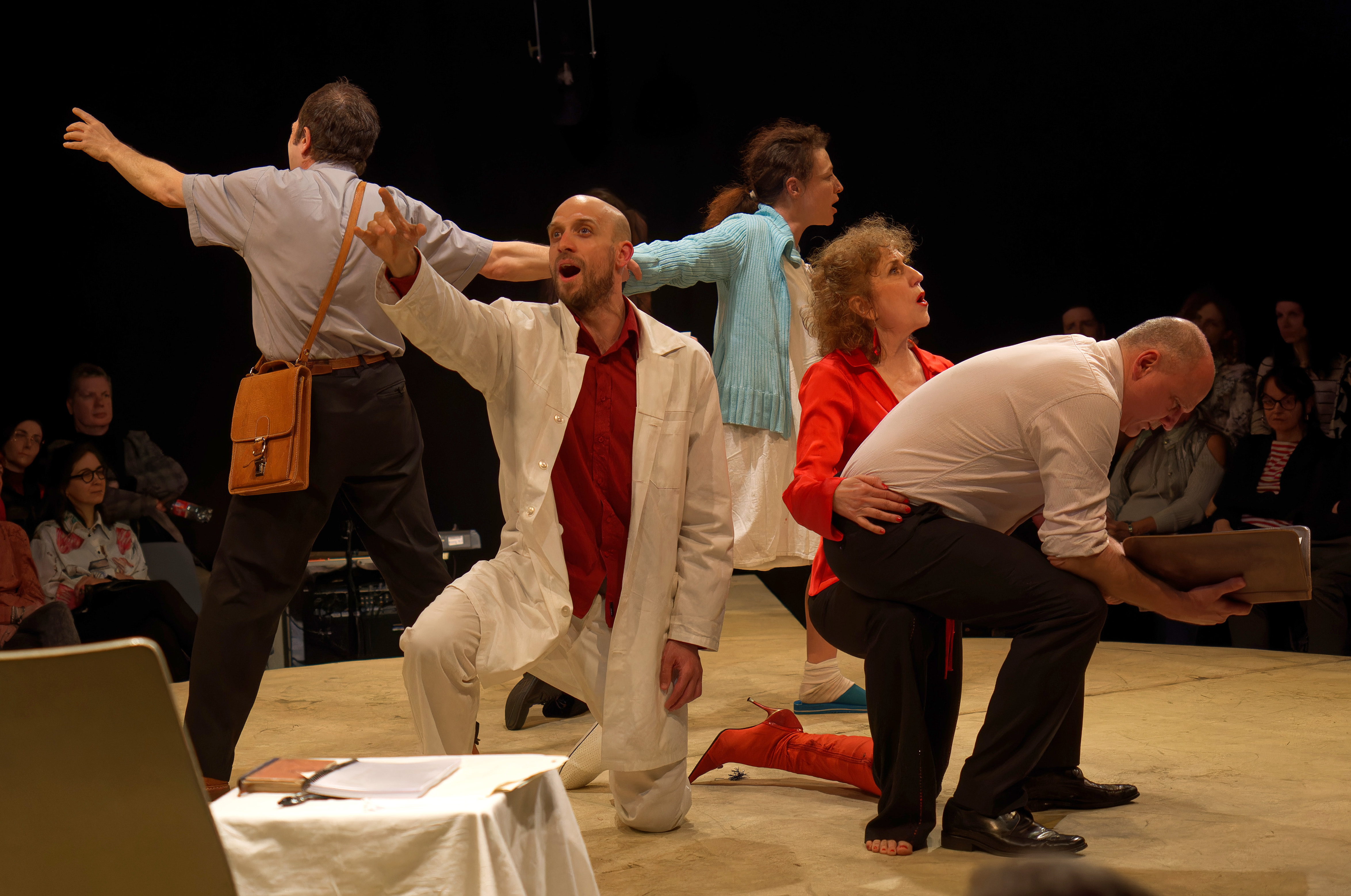 Az Őrült, az Orvos, a Tanítványok és az Ördög