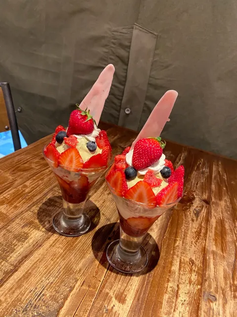 北海道で締めパフェ🍓