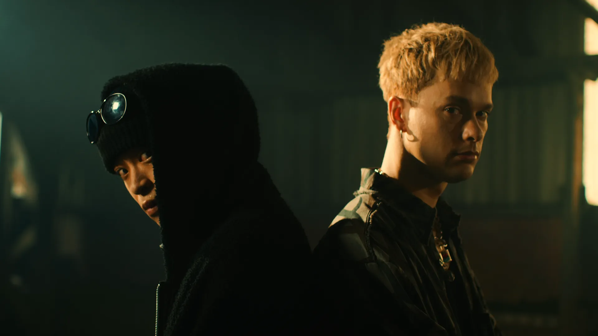 THE ORAL CIGARETTES "DUNK feat.Masato (coldrain)" Music Video