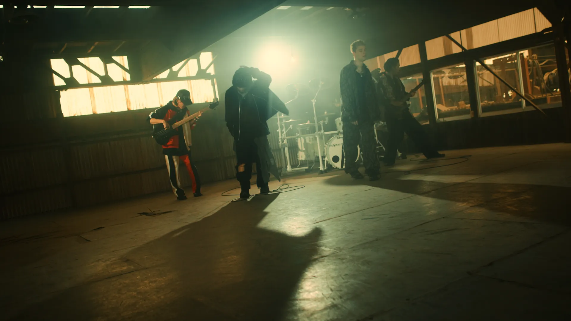 THE ORAL CIGARETTES "DUNK feat.Masato (coldrain)" Music Video