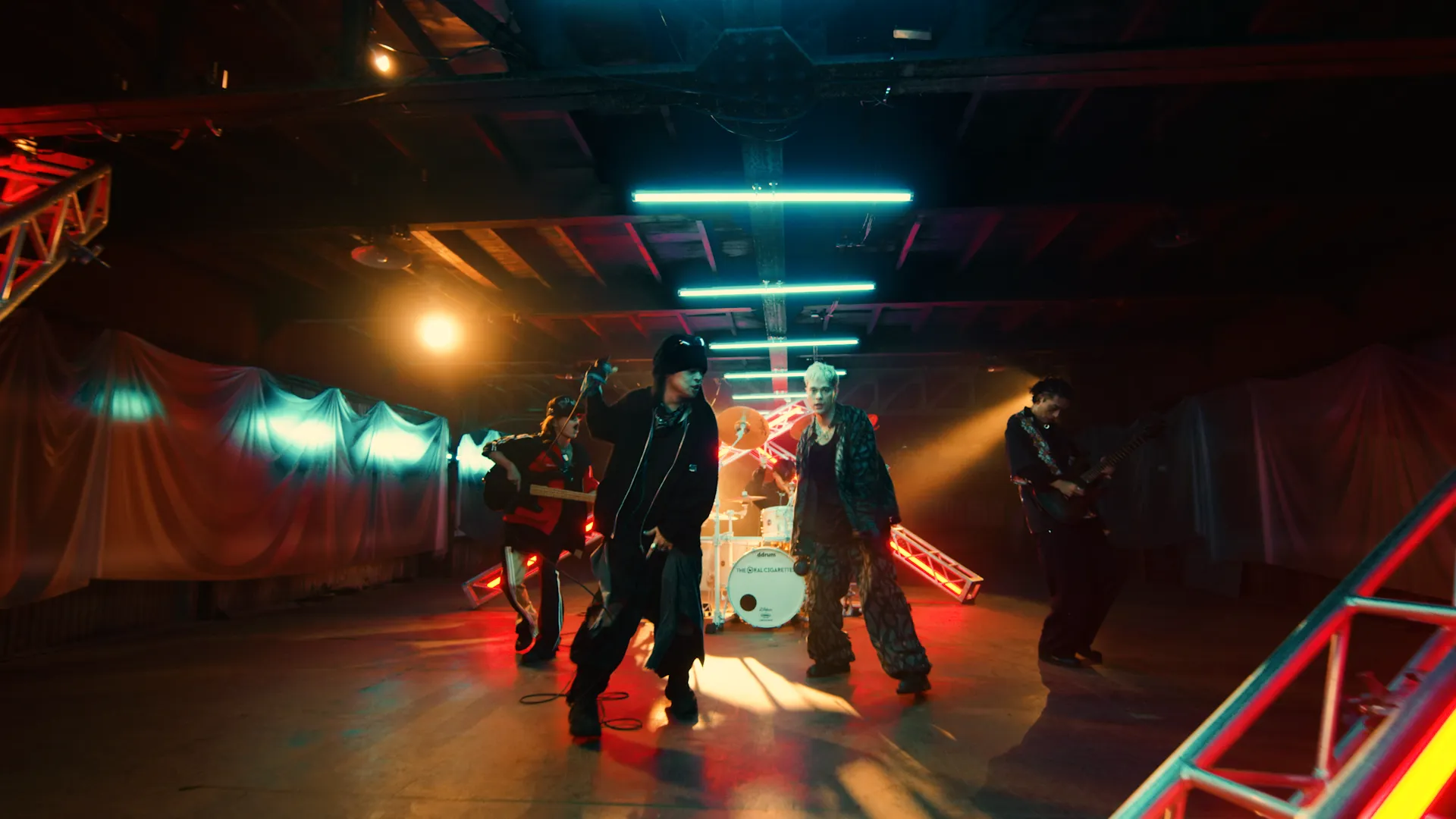 THE ORAL CIGARETTES "DUNK feat.Masato (coldrain)" Music Video