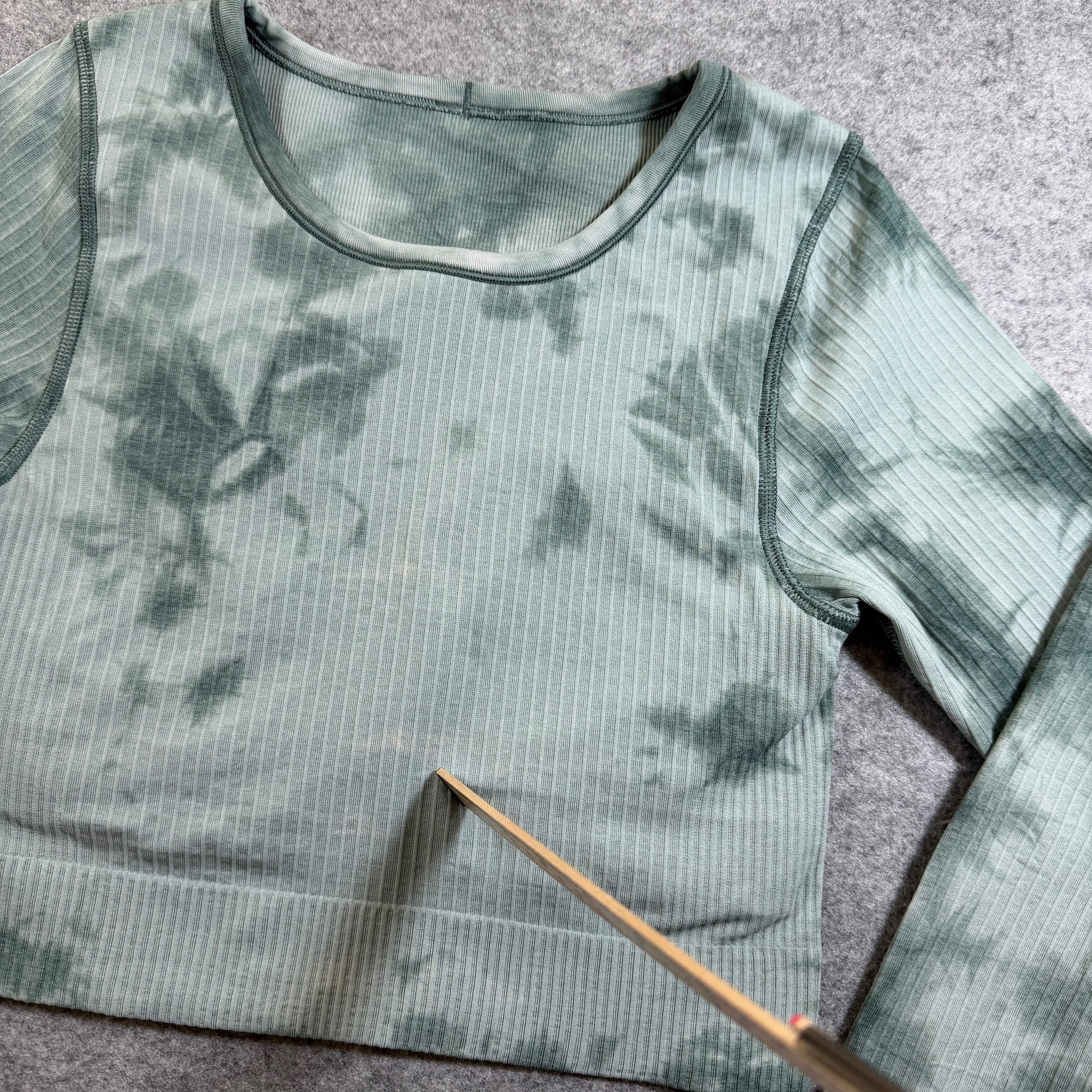 Lululemon Ribbed Crop Top Womens S Green Tie Dye Long Sleeve Built In Bra Yoga thumbnail 4