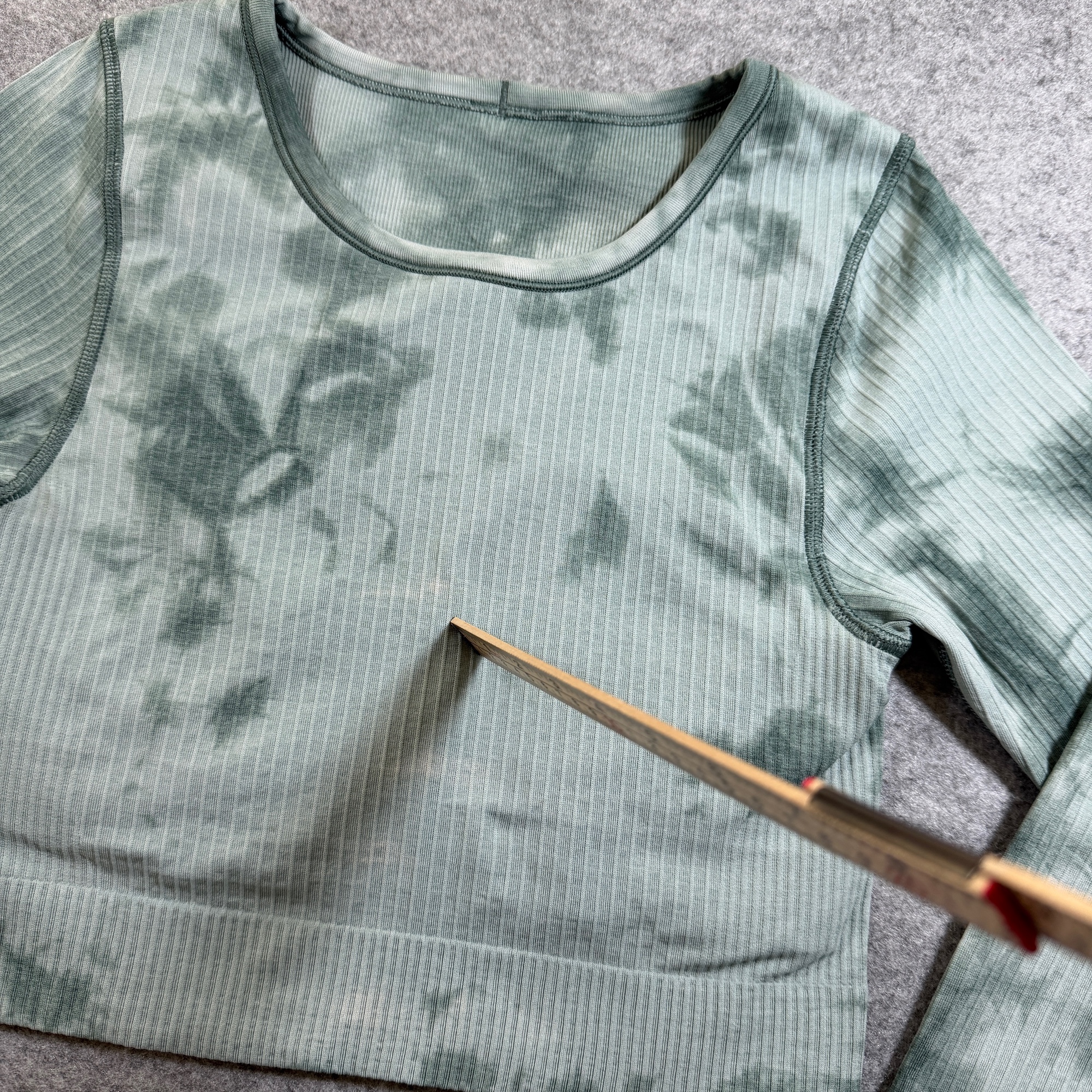 Lululemon Ribbed Crop Top Womens S Green Tie Dye Long Sleeve Built In Bra Yoga thumbnail 5
