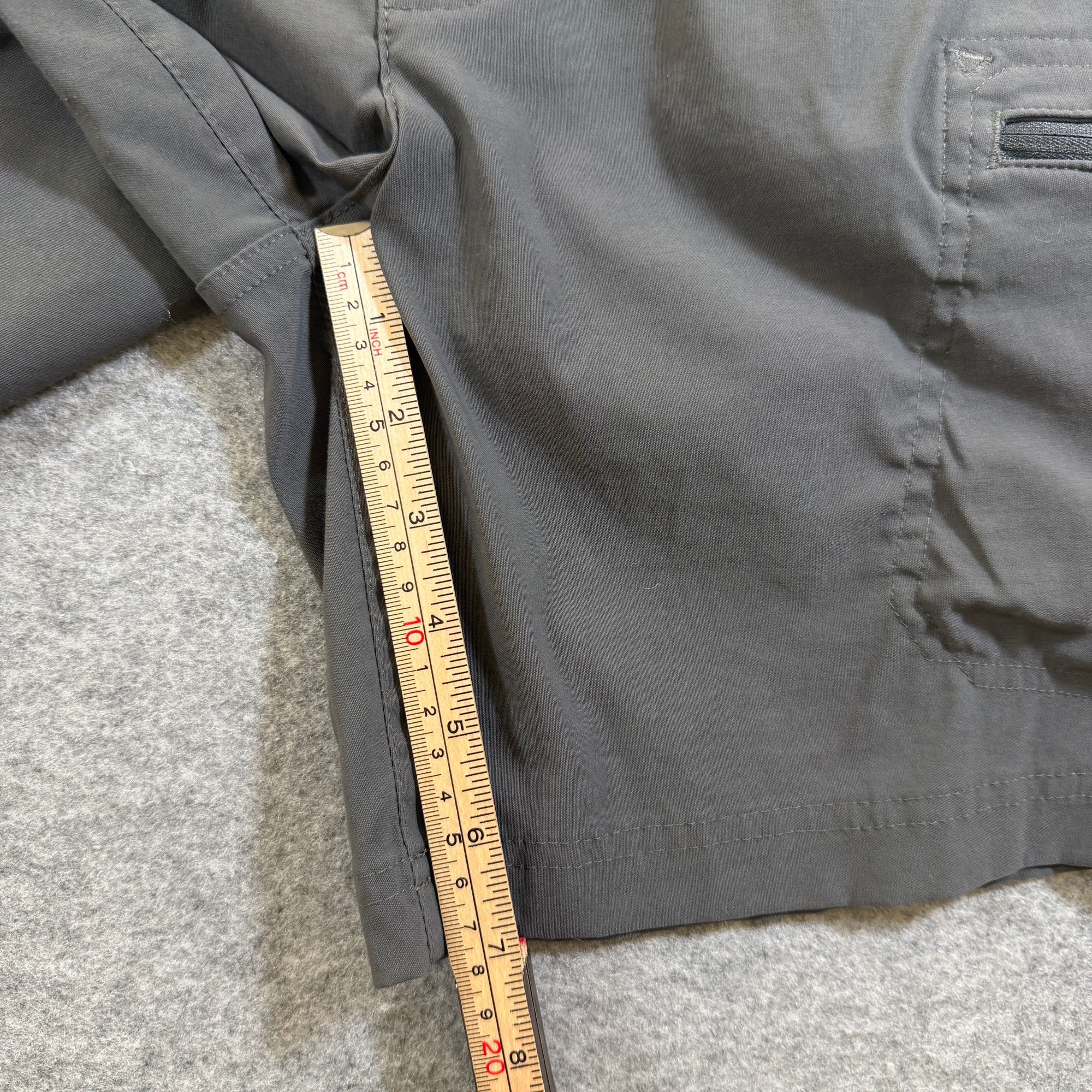 Eddie Bauer Cargo Shorts Womens 4 Gray Zippered Pocket Nylon Spandex Relaxed Fit thumbnail 7