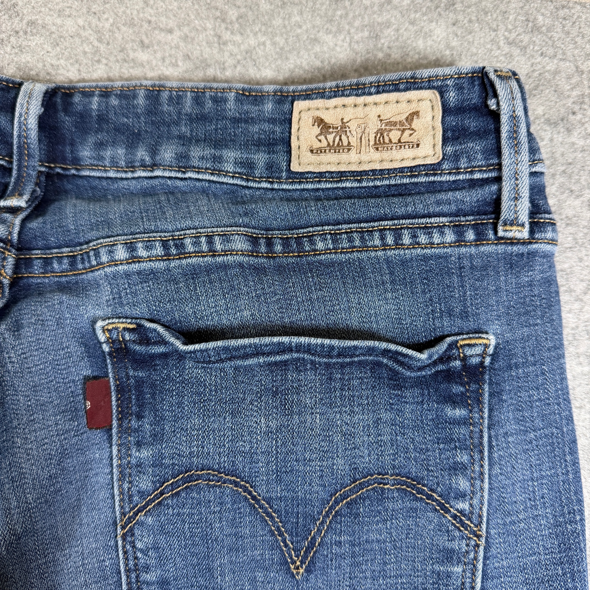 Levi's Mid Rise Skinny Jeans Womens 12 Medium Blue Wash Stretch Denim thumbnail 9
