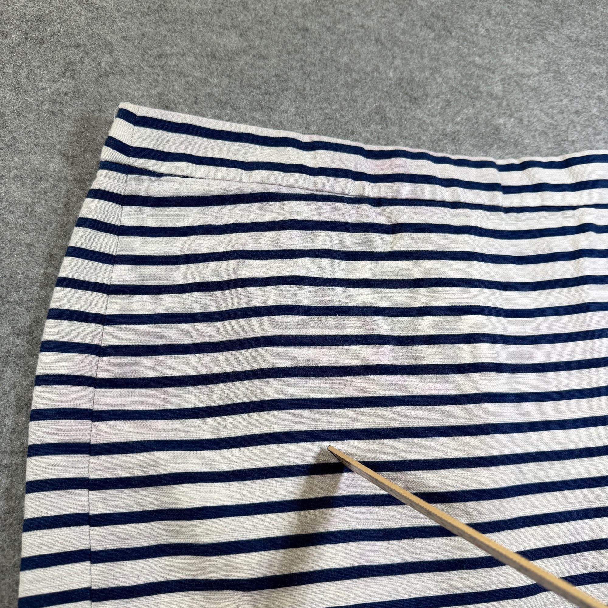 J.Crew Pencil Skirt Womens 14 Navy White Striped Cotton Linen Back Zip Vent thumbnail 3