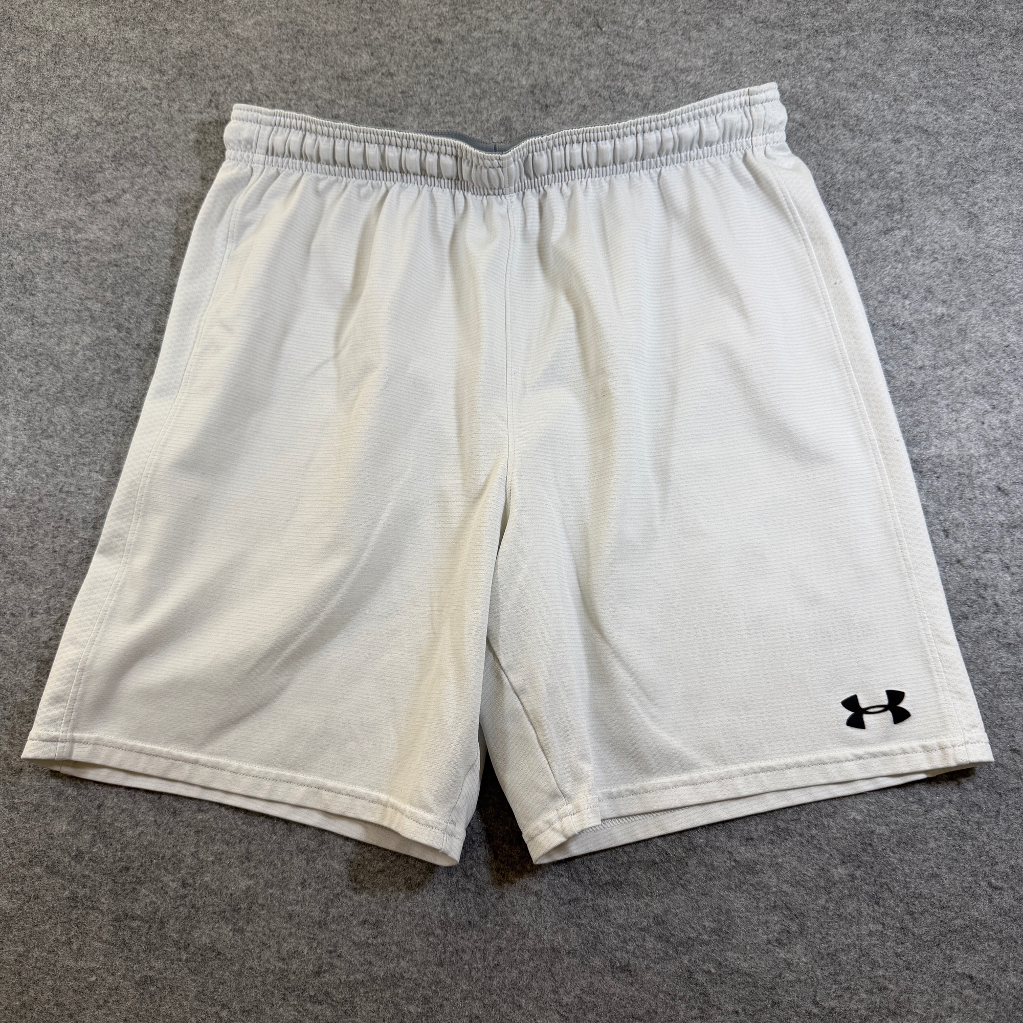 Under Armour HeatGear Shorts Mens S White Elastic Waistband Side Pockets Loose