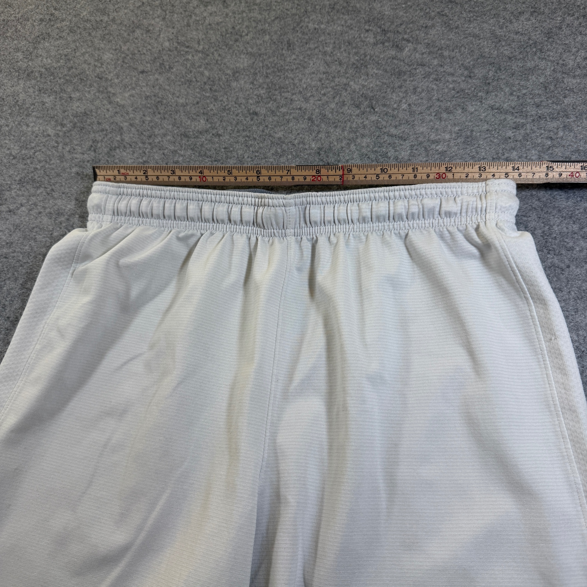 Under Armour HeatGear Shorts Mens S White Elastic Waistband Side Pockets Loose thumbnail 6