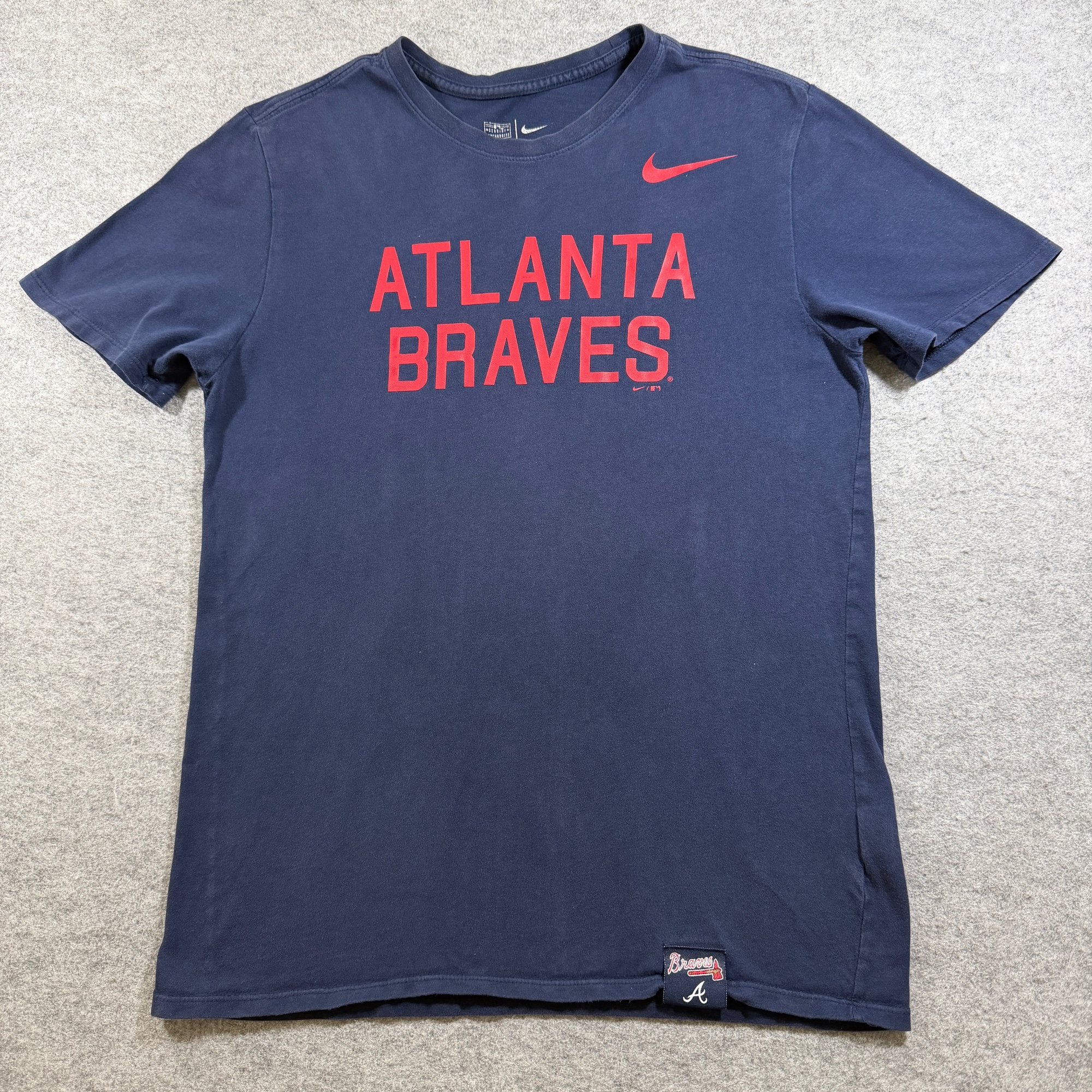 Nike Atlanta Braves T Shirt Mens M Navy Red MLB Baseball Swoosh Cotton Graphic