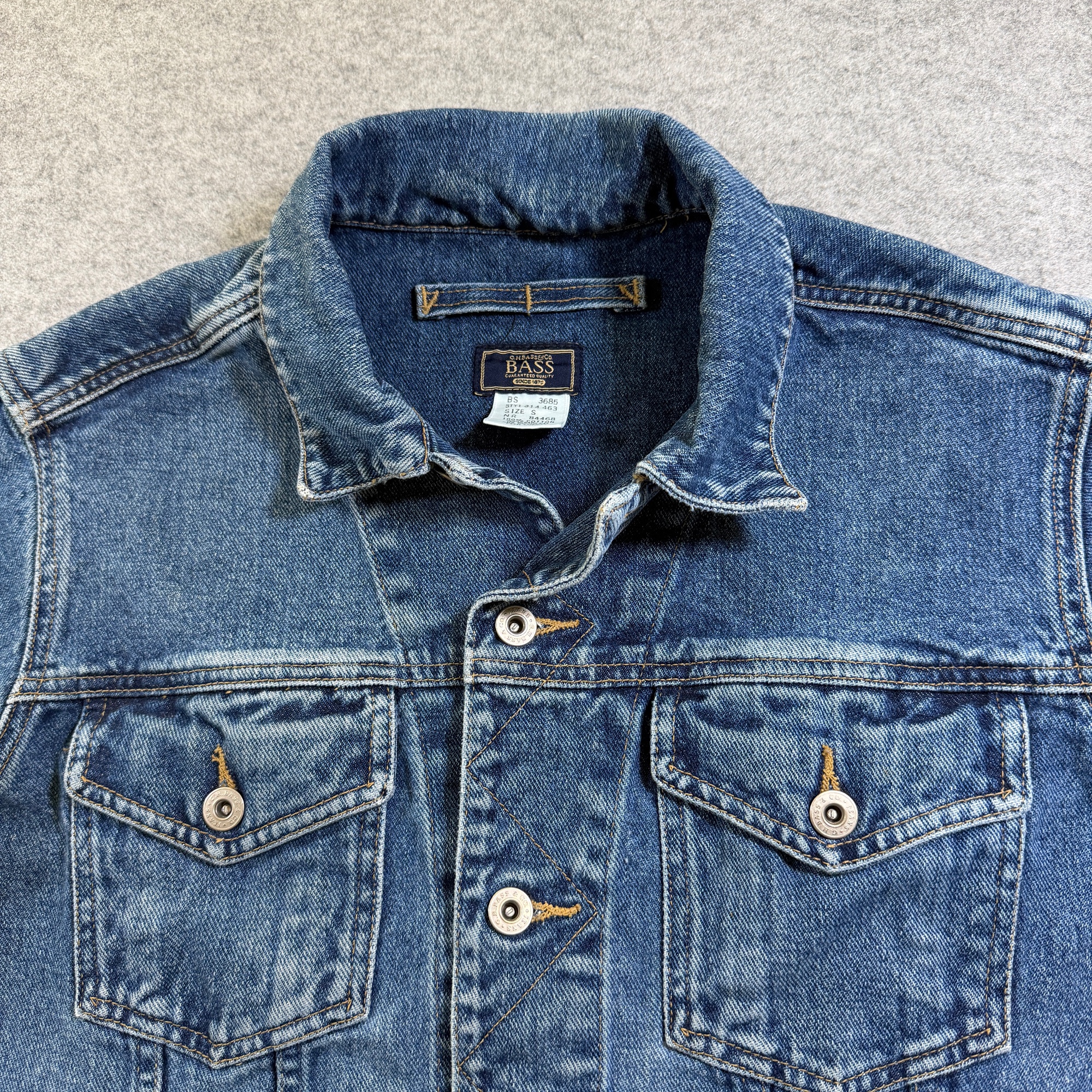 G.H. Bass & Co Denim Trucker Jacket Womens S Blue Button Front Cotton Vintage thumbnail 4