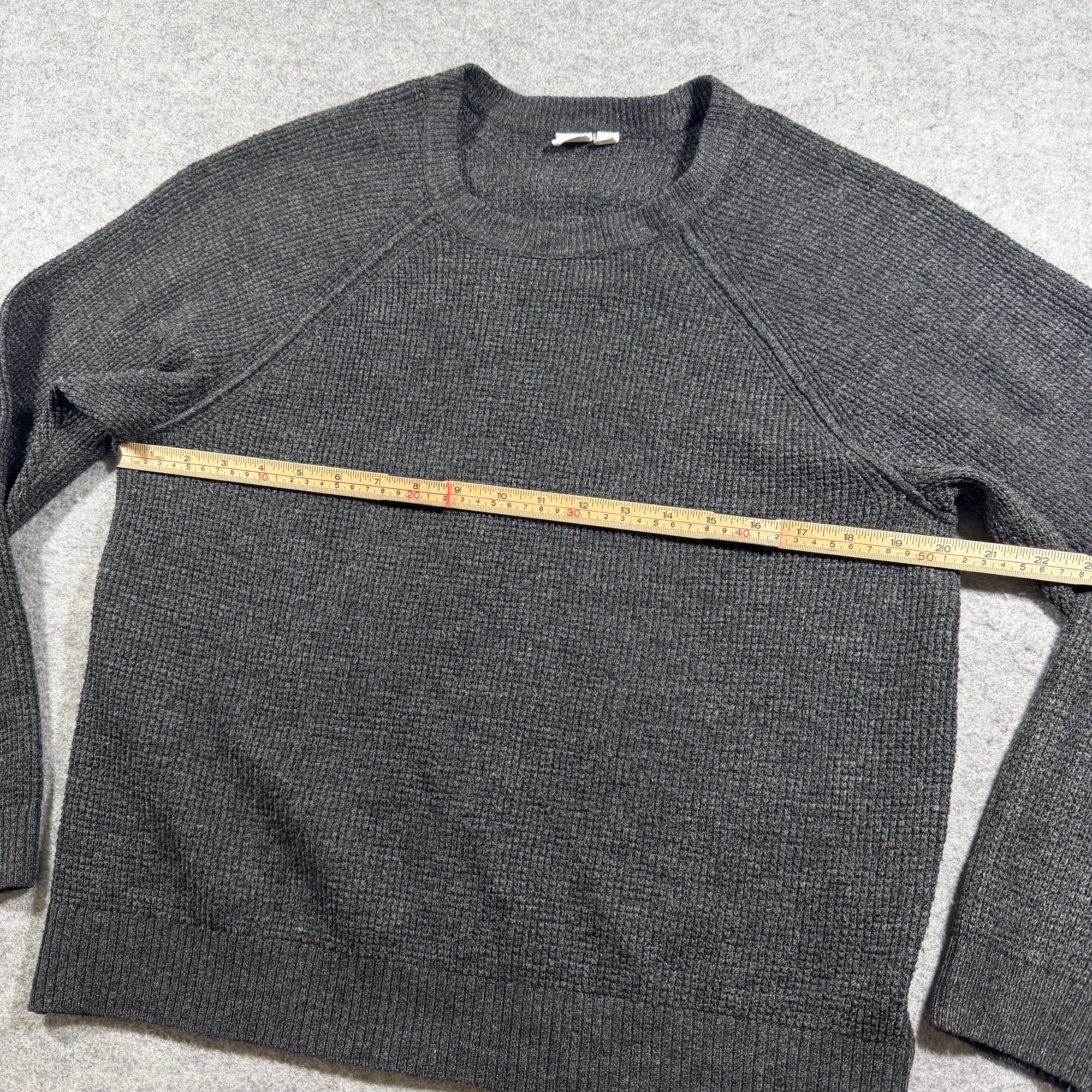 Gap Wool Blend Waffle Knit Sweater Mens L Charcoal Gray Raglan Relaxed Fit thumbnail 5