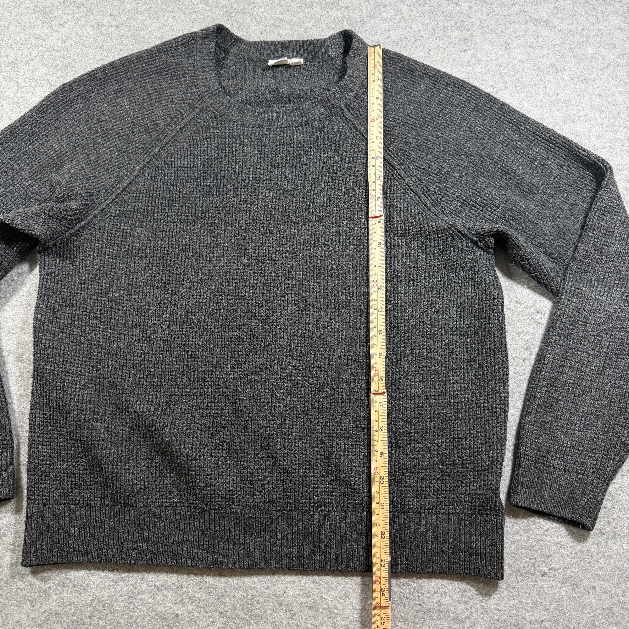 Gap Wool Blend Waffle Knit Sweater Mens L Charcoal Gray Raglan Relaxed Fit thumbnail 6