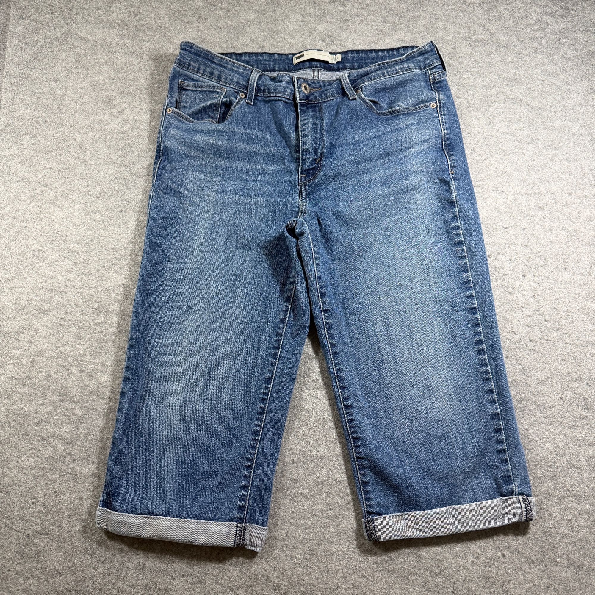 Levi's Red Tab Jean Capri Shorts Womens 12-W31 Blue Denim Cuffed Hem Medium Wash