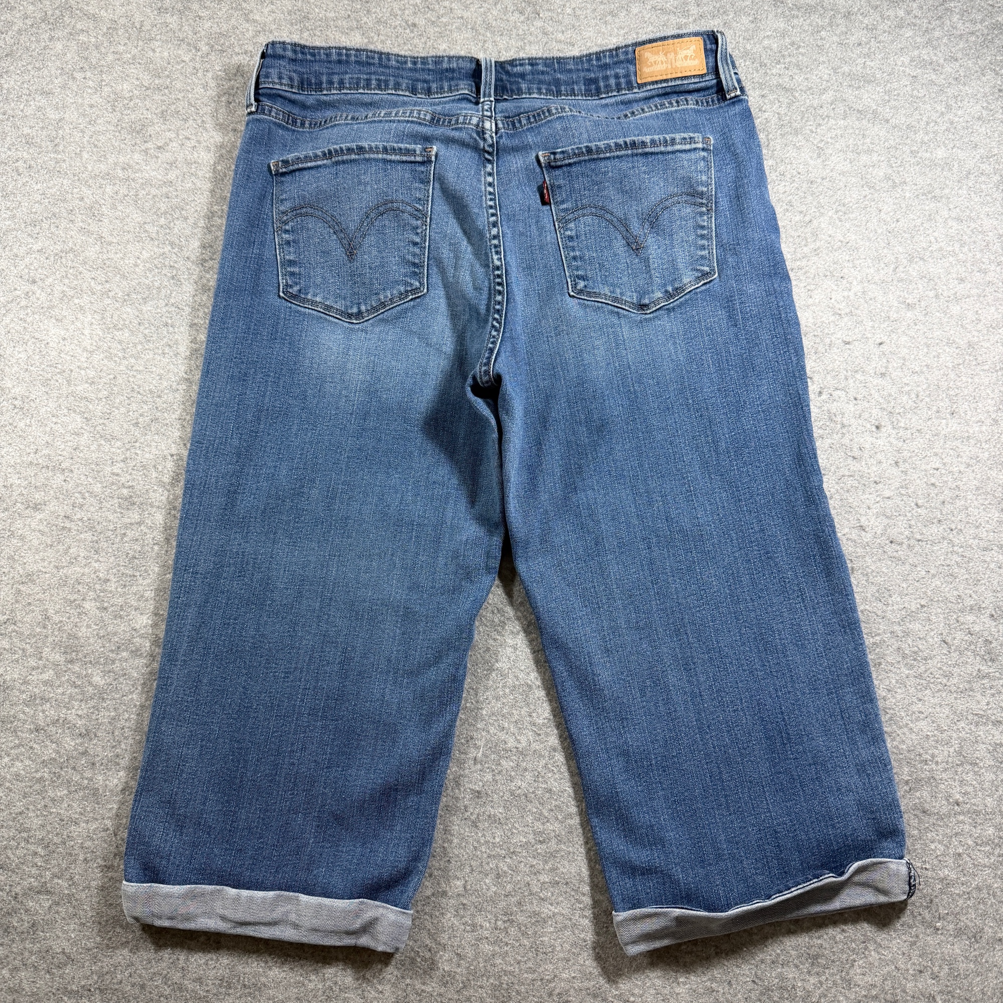 Levi's Red Tab Jean Capri Shorts Womens 12-W31 Blue Denim Cuffed Hem Medium Wash thumbnail 2