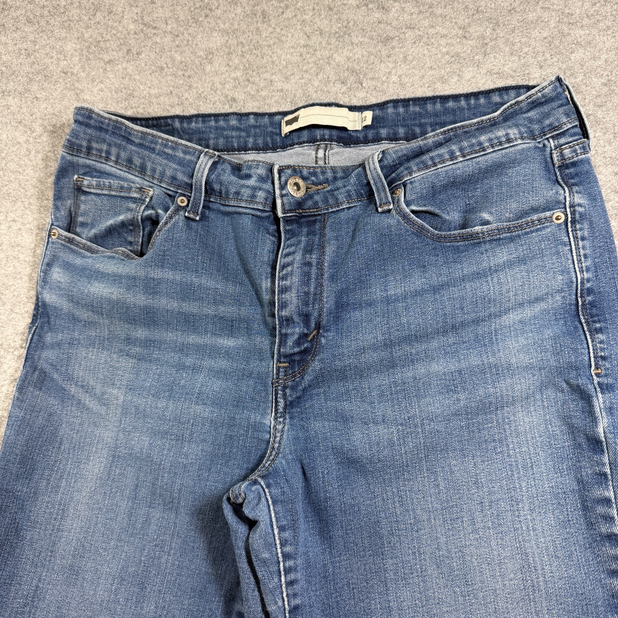 Levi's Red Tab Jean Capri Shorts Womens 12-W31 Blue Denim Cuffed Hem Medium Wash thumbnail 5