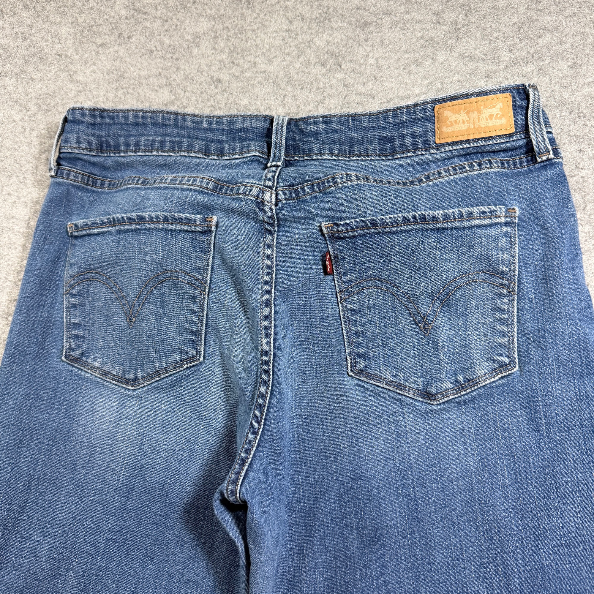 Levi's Red Tab Jean Capri Shorts Womens 12-W31 Blue Denim Cuffed Hem Medium Wash thumbnail 6