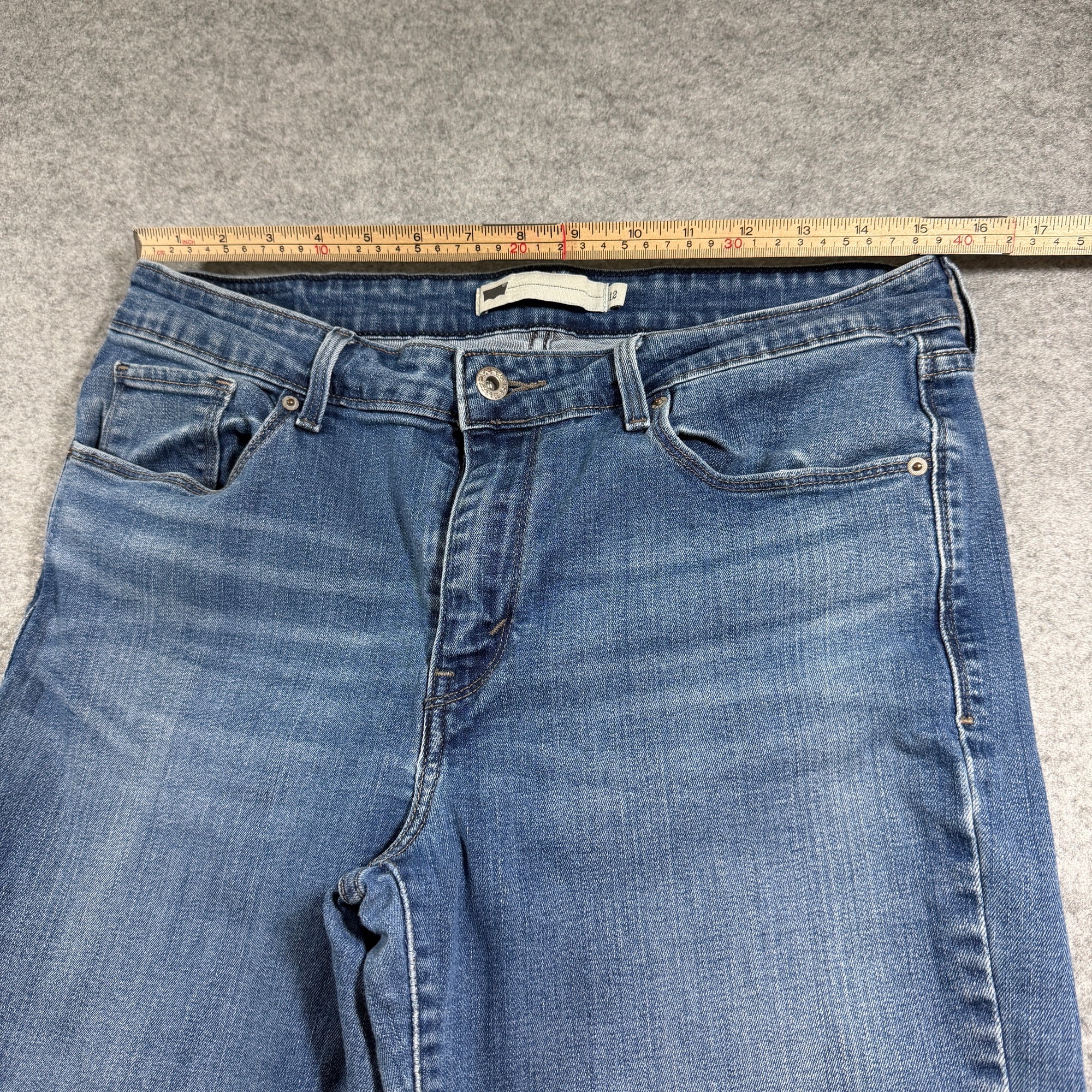 Levi's Red Tab Jean Capri Shorts Womens 12-W31 Blue Denim Cuffed Hem Medium Wash thumbnail 7