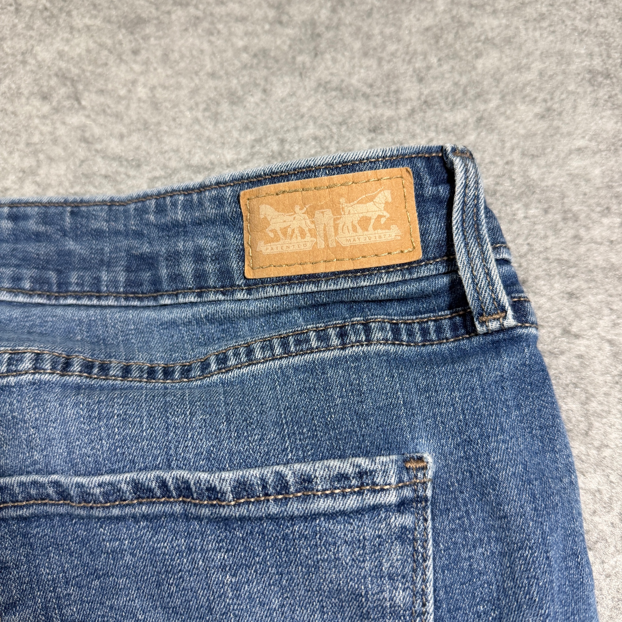 Levi's Red Tab Jean Capri Shorts Womens 12-W31 Blue Denim Cuffed Hem Medium Wash thumbnail 11