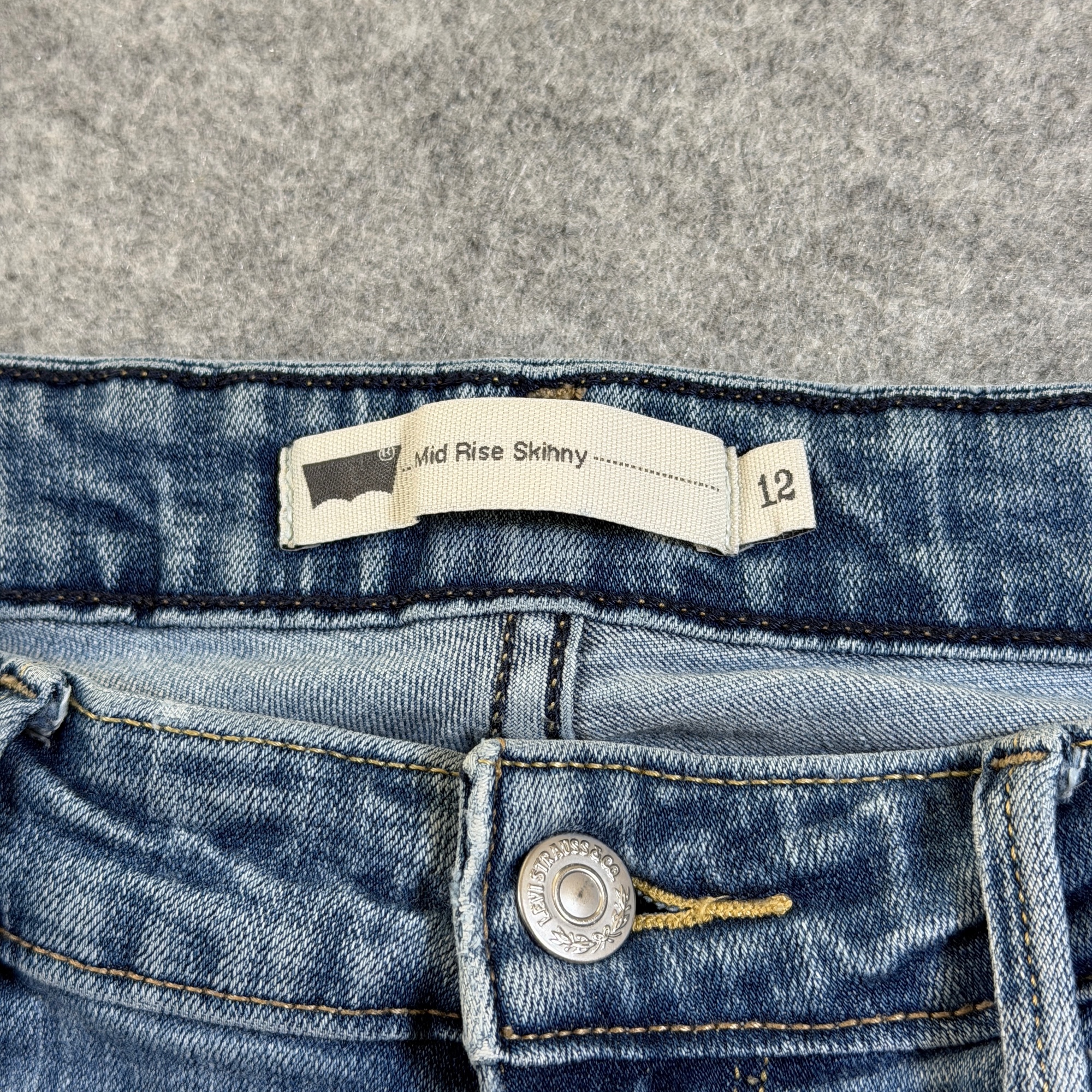Levi's Skinny Jeans Womens 12 Medium Wash Mid Rise Stretch Denim Slim Fit Casual thumbnail 3