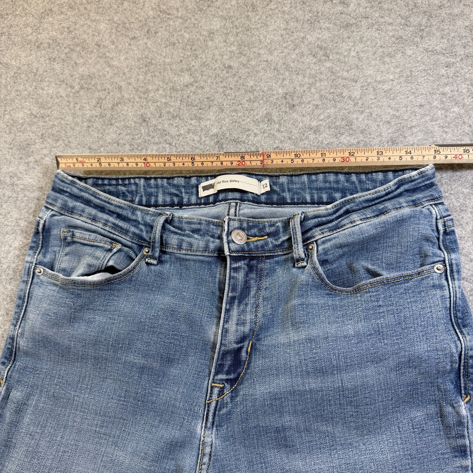 Levi's Skinny Jeans Womens 12 Medium Wash Mid Rise Stretch Denim Slim Fit Casual thumbnail 6