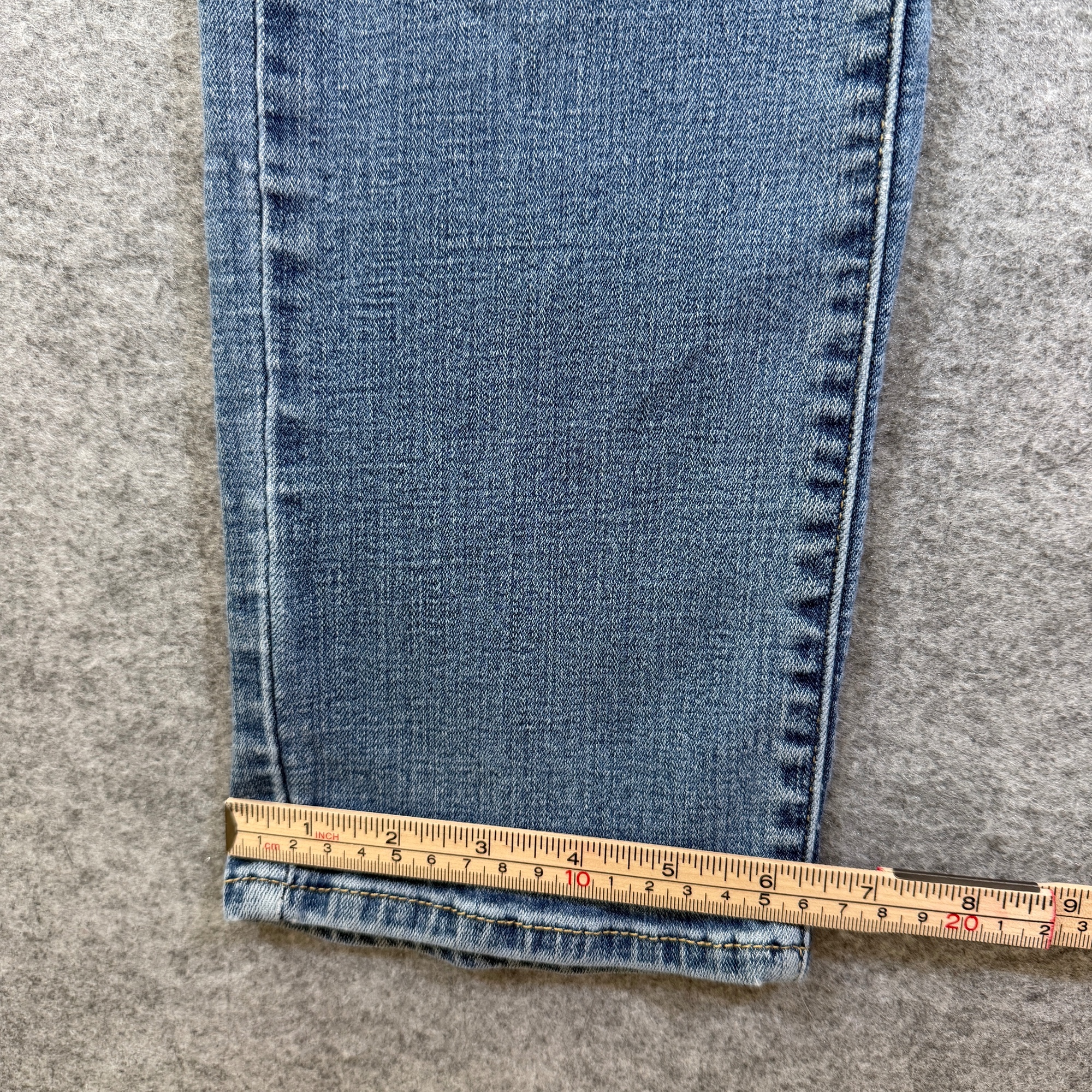 Levi's Skinny Jeans Womens 12 Medium Wash Mid Rise Stretch Denim Slim Fit Casual thumbnail 9