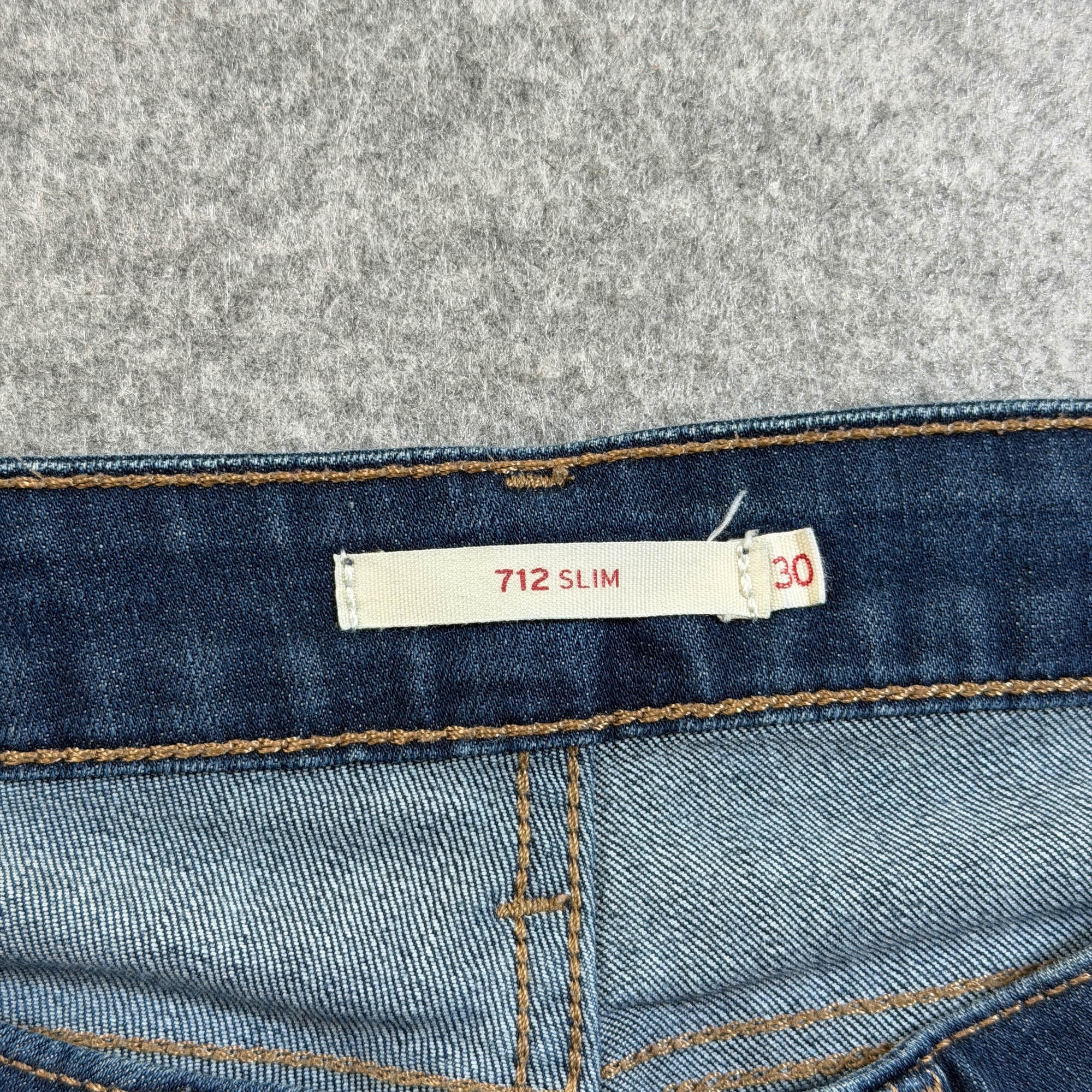 Levi's 712 Slim Fit Jeans Womens 30 Dark Blue Wash Denim Red Tab Leather Patch thumbnail 3
