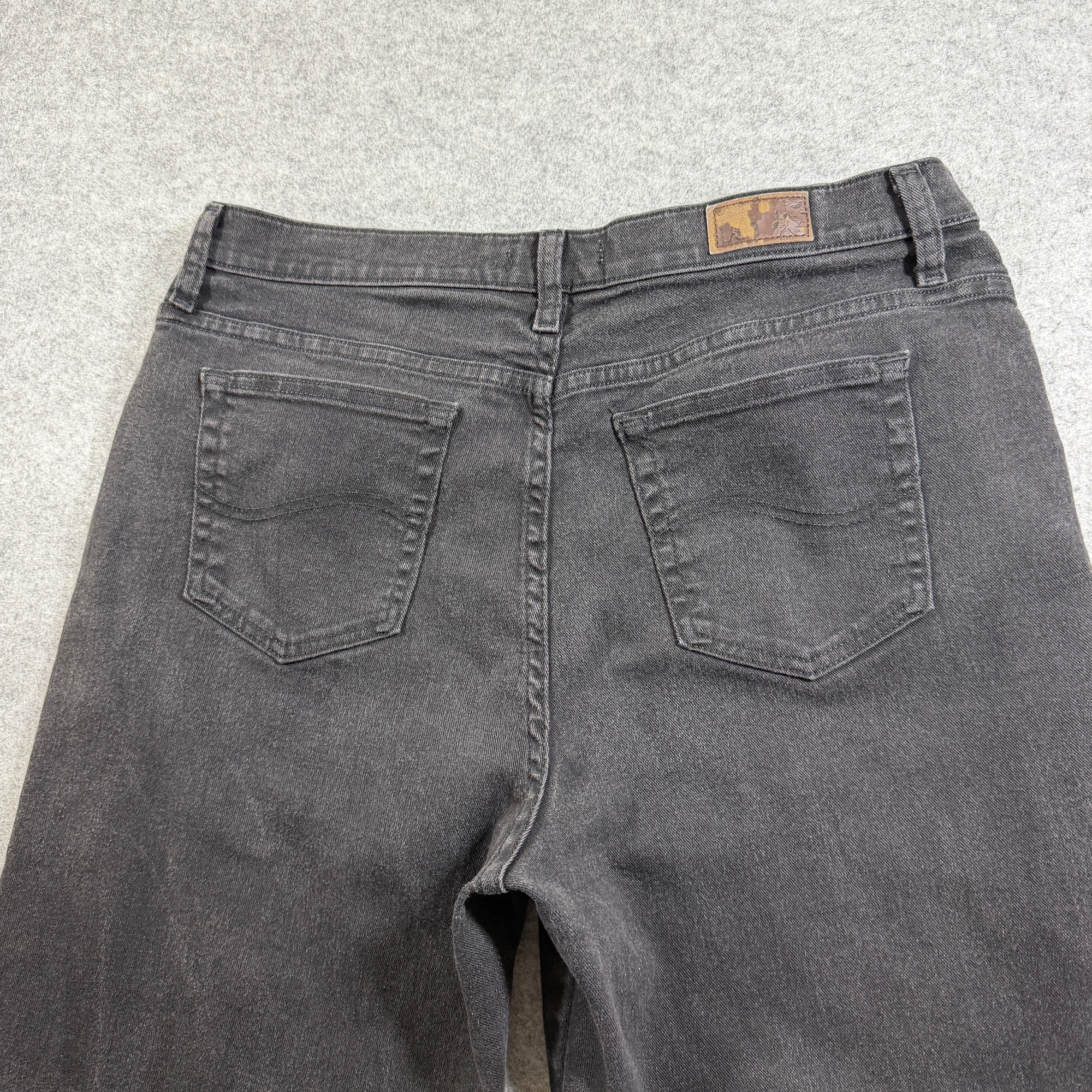 Lee Jeans Womens 16 Long Black Faded Relaxed Fit Denim Five Pocket Stretch thumbnail 4