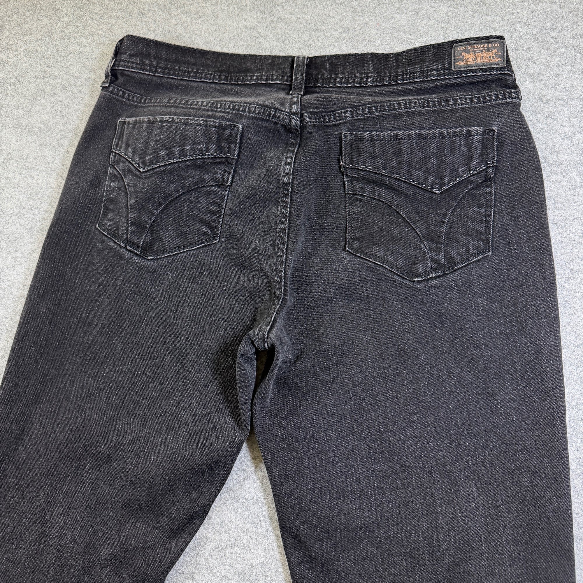 Levi's 505 Straight Leg Jeans Womens 12 Black Faded Denim Button Fly Mid Rise thumbnail 3