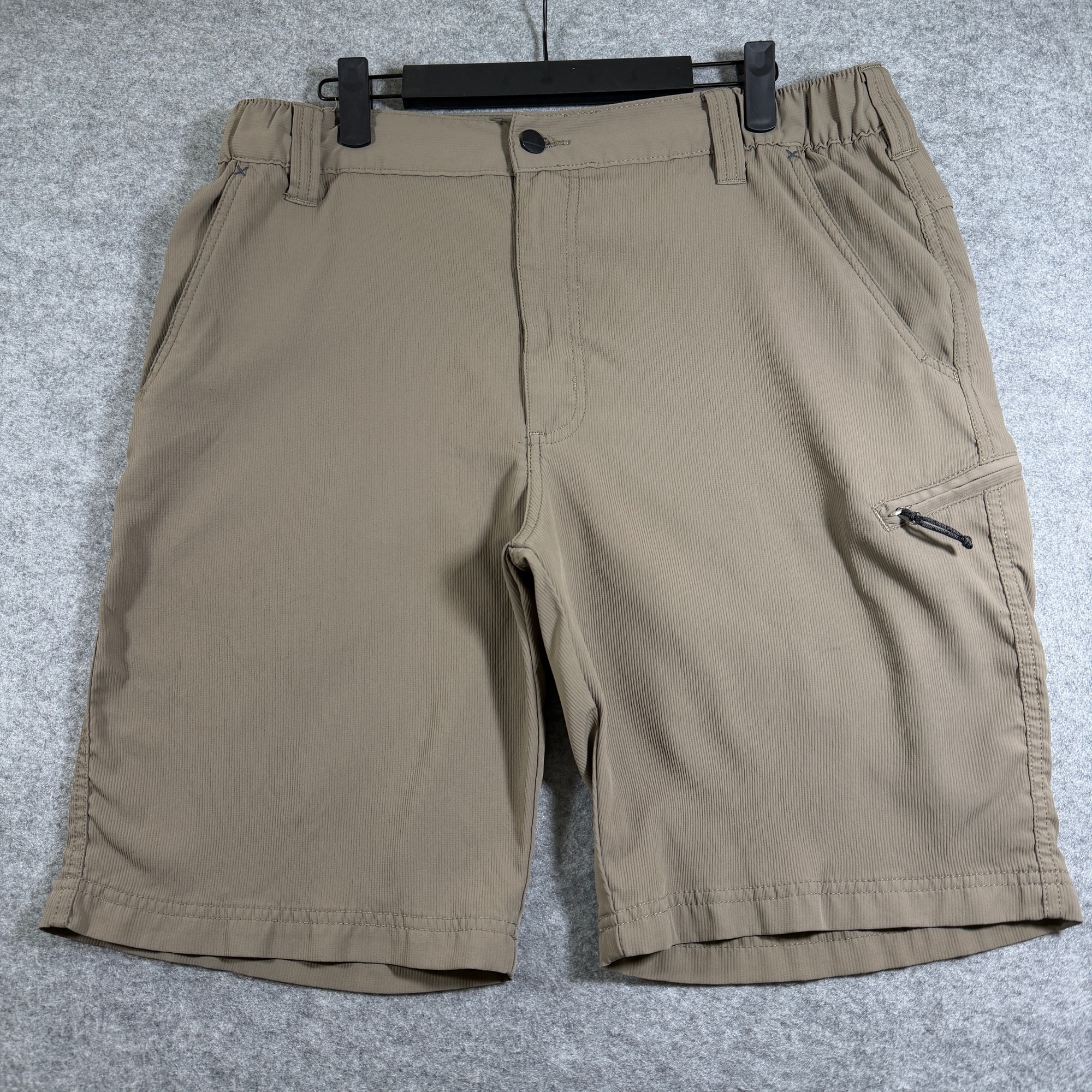 Wrangler ATG Cargo Shorts Mens 34 Khaki Elastic Waist Zip Pocket Outdoor Hiking