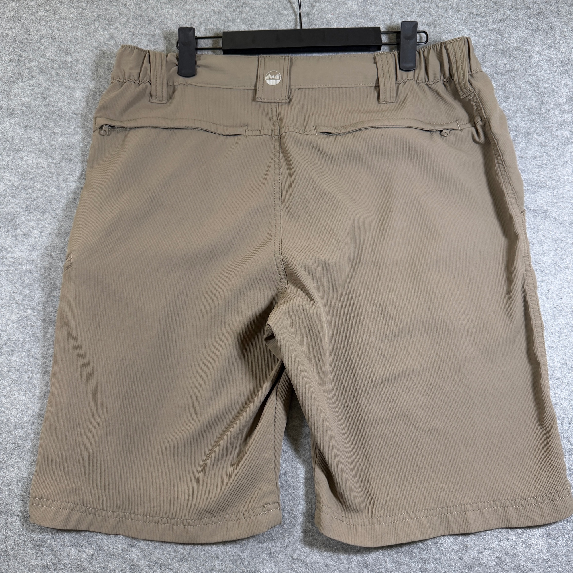 Wrangler ATG Cargo Shorts Mens 34 Khaki Elastic Waist Zip Pocket Outdoor Hiking thumbnail 2