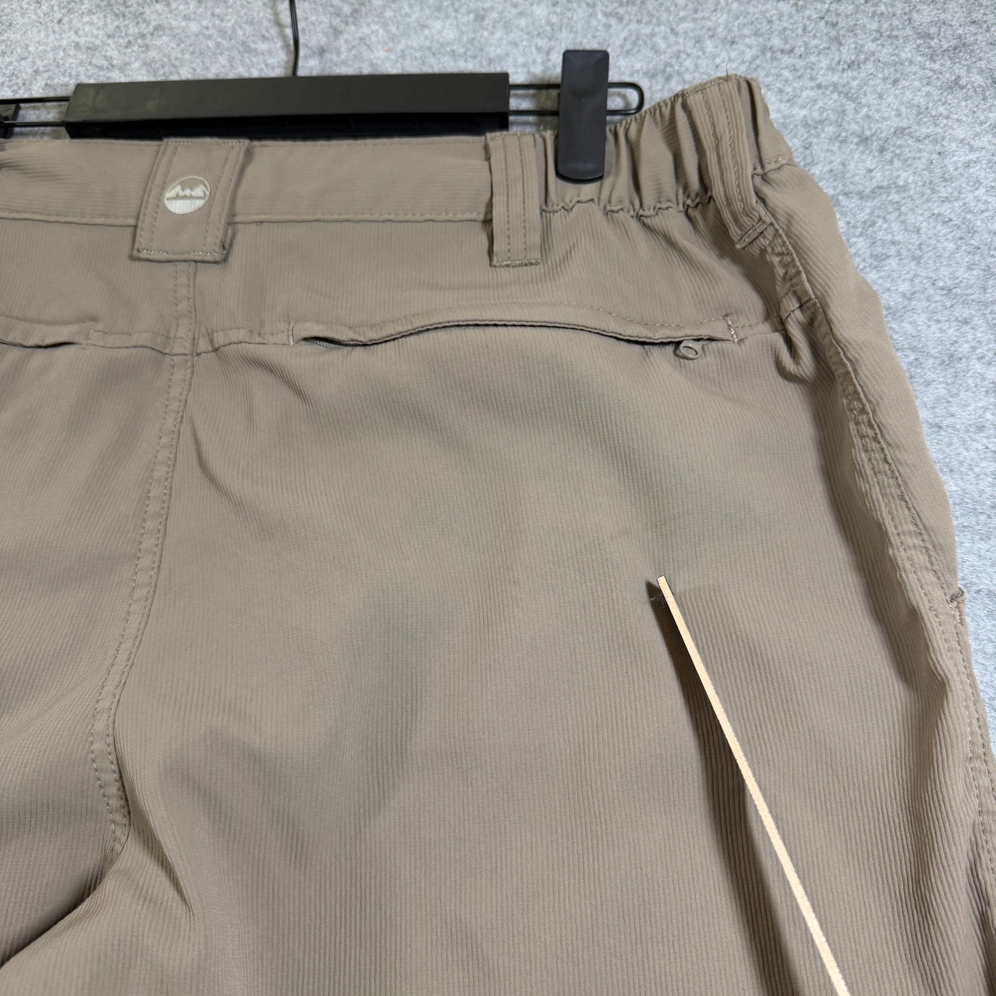 Wrangler ATG Cargo Shorts Mens 34 Khaki Elastic Waist Zip Pocket Outdoor Hiking thumbnail 4