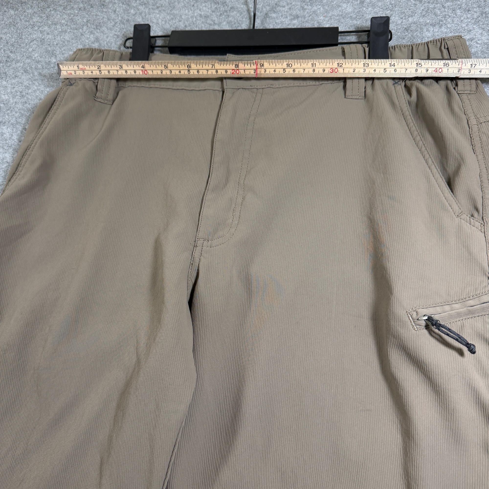 Wrangler ATG Cargo Shorts Mens 34 Khaki Elastic Waist Zip Pocket Outdoor Hiking thumbnail 6