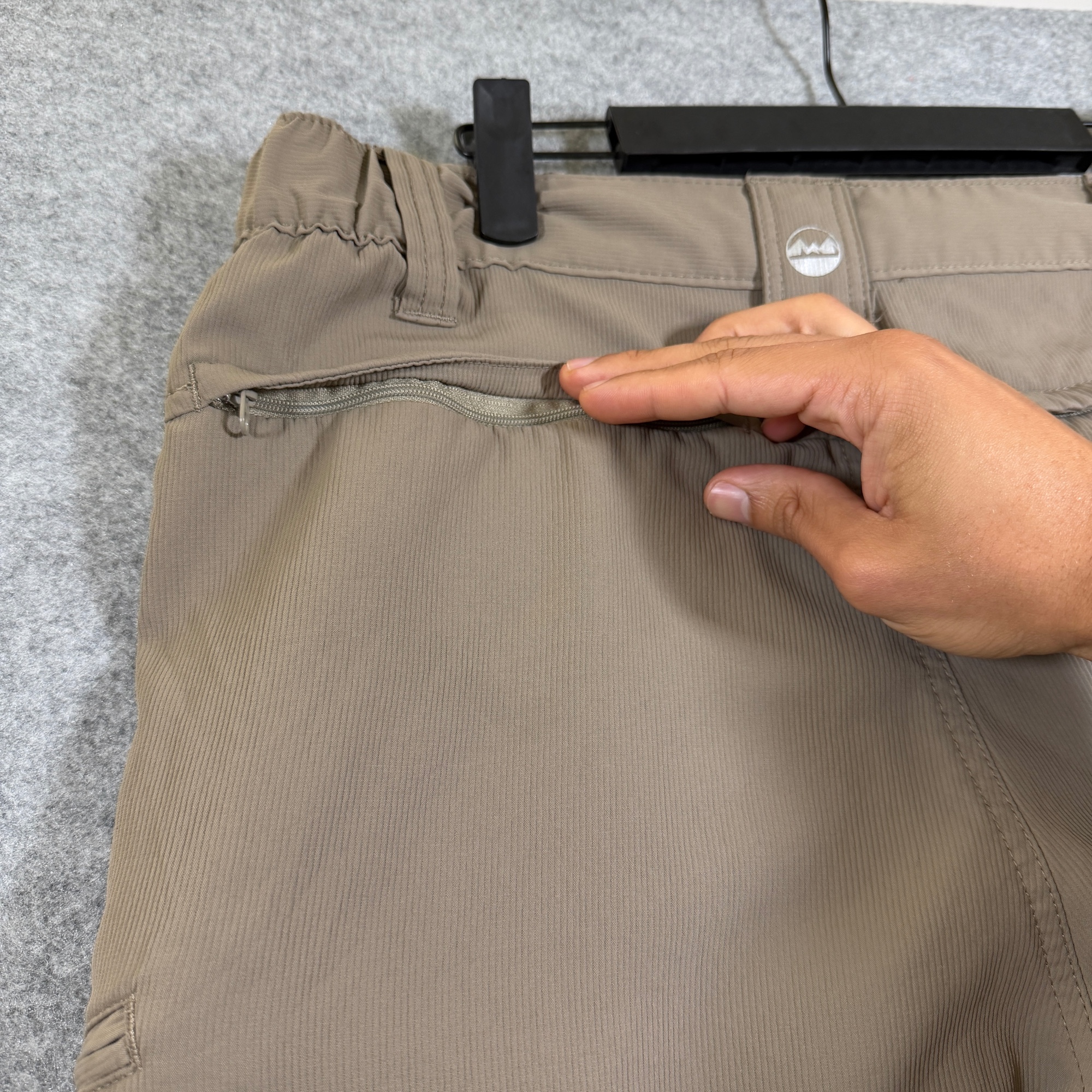 Wrangler ATG Cargo Shorts Mens 34 Khaki Elastic Waist Zip Pocket Outdoor Hiking thumbnail 8