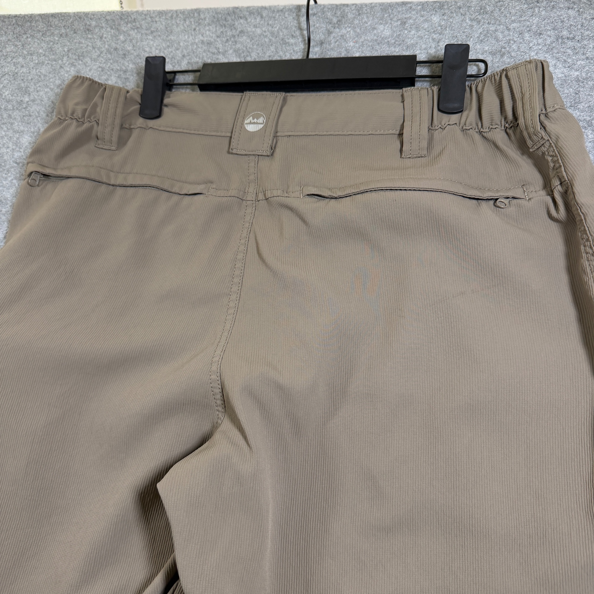 Wrangler ATG Cargo Shorts Mens 34 Khaki Elastic Waist Zip Pocket Outdoor Hiking thumbnail 11