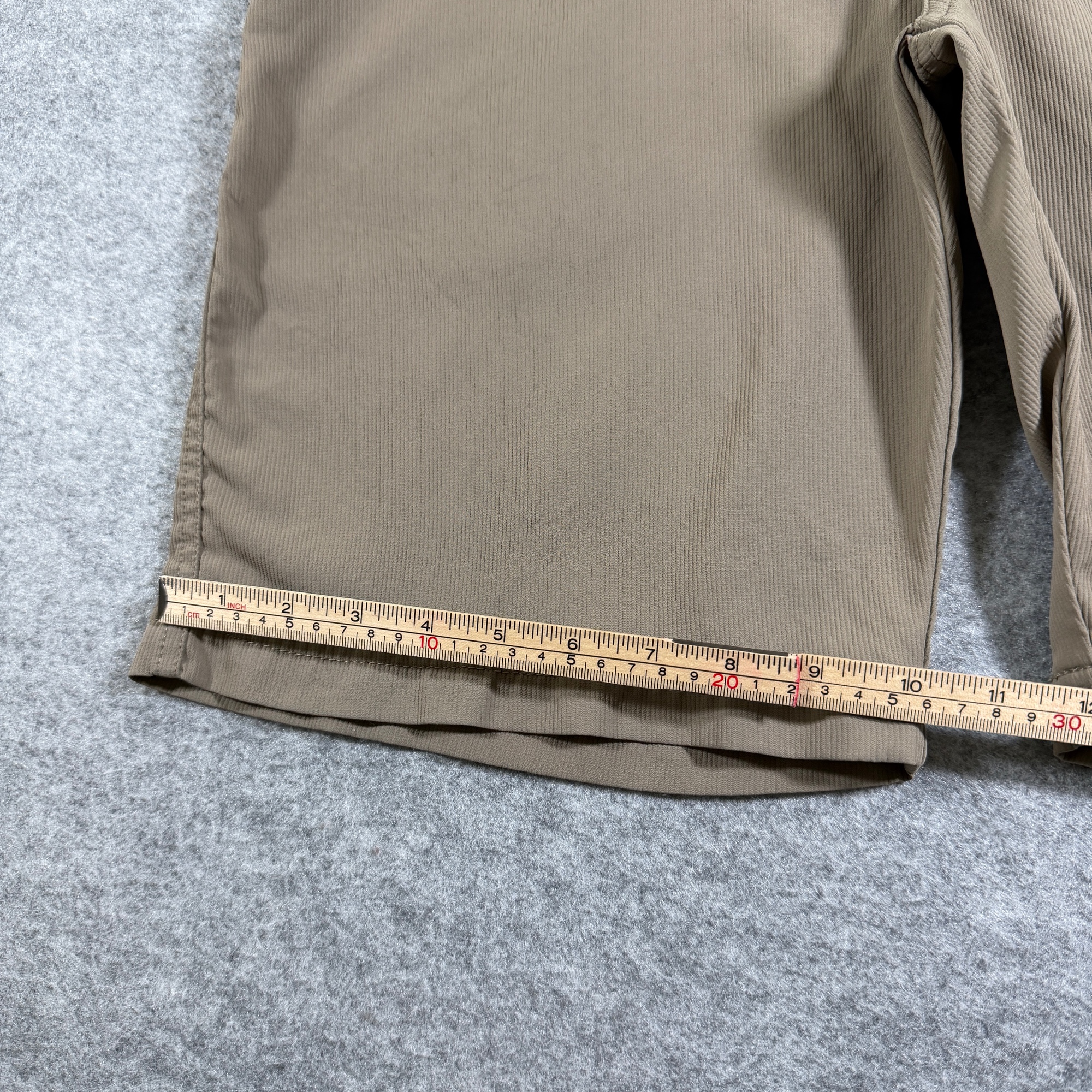 Wrangler ATG Cargo Shorts Mens 34 Khaki Elastic Waist Zip Pocket Outdoor Hiking thumbnail 13