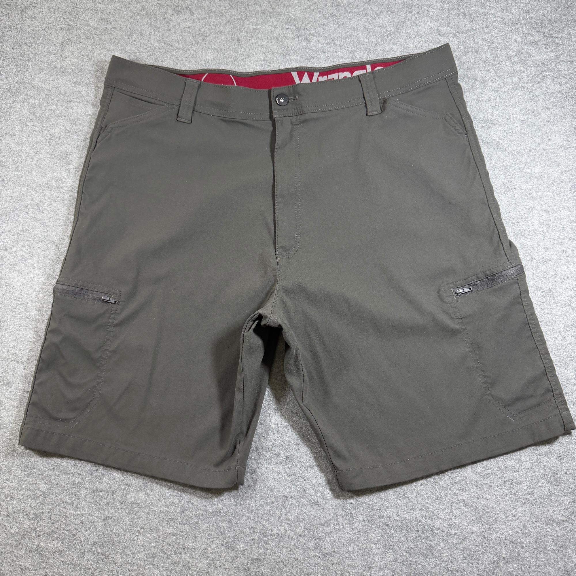 Wrangler ATG Cargo Shorts Mens 40 Dark Gray Zippered Pockets Outdoor Hiking