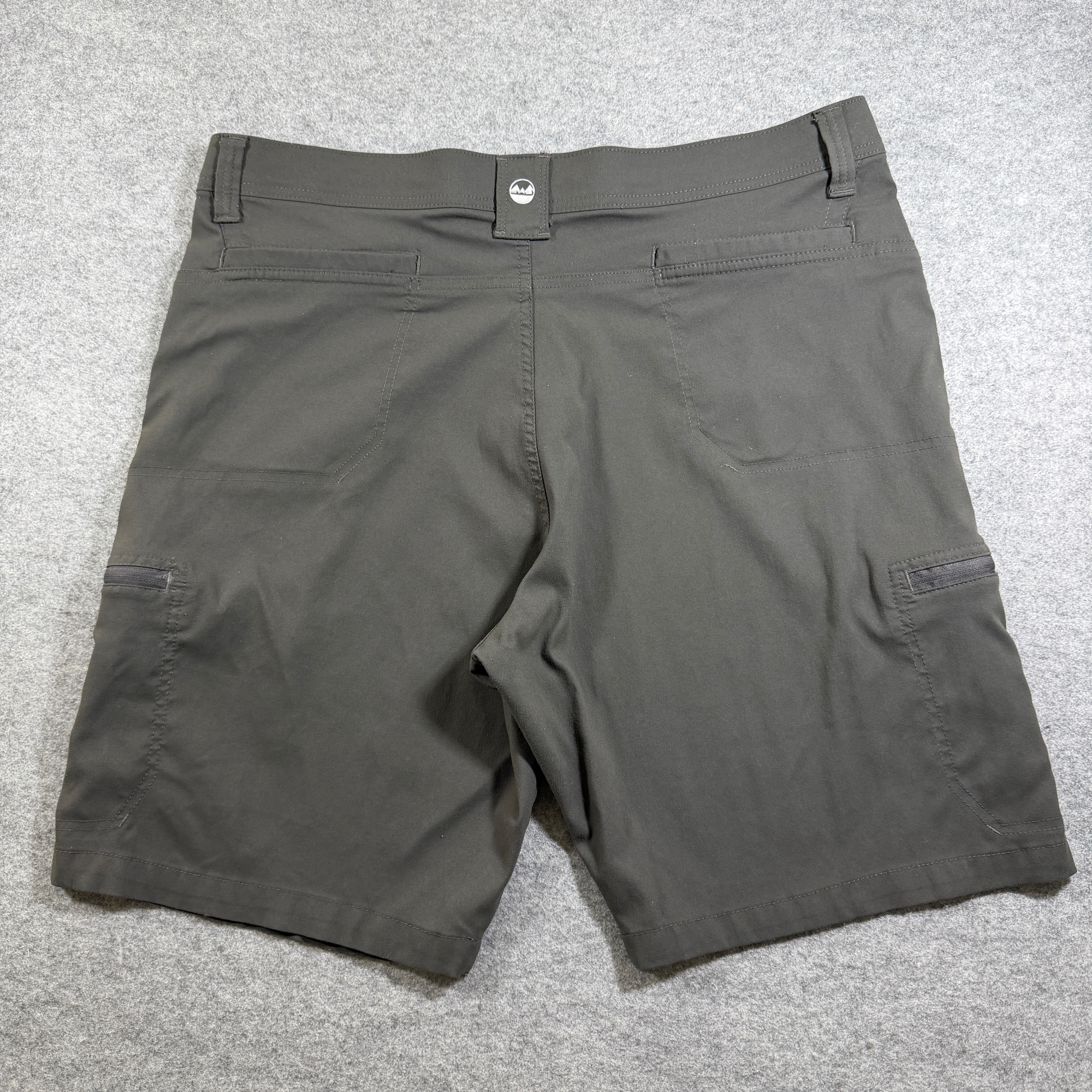 Wrangler ATG Cargo Shorts Mens 40 Dark Gray Zippered Pockets Outdoor Hiking thumbnail 2