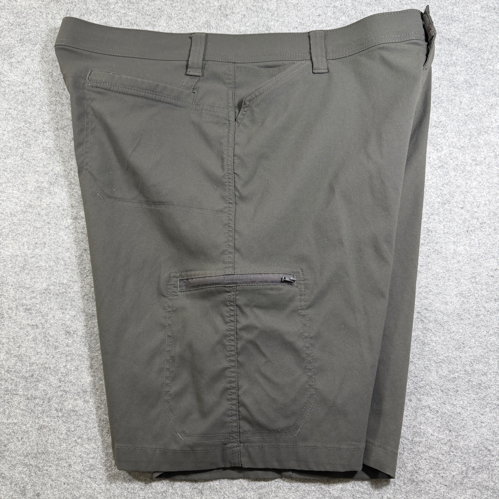 Wrangler ATG Cargo Shorts Mens 40 Dark Gray Zippered Pockets Outdoor Hiking thumbnail 3