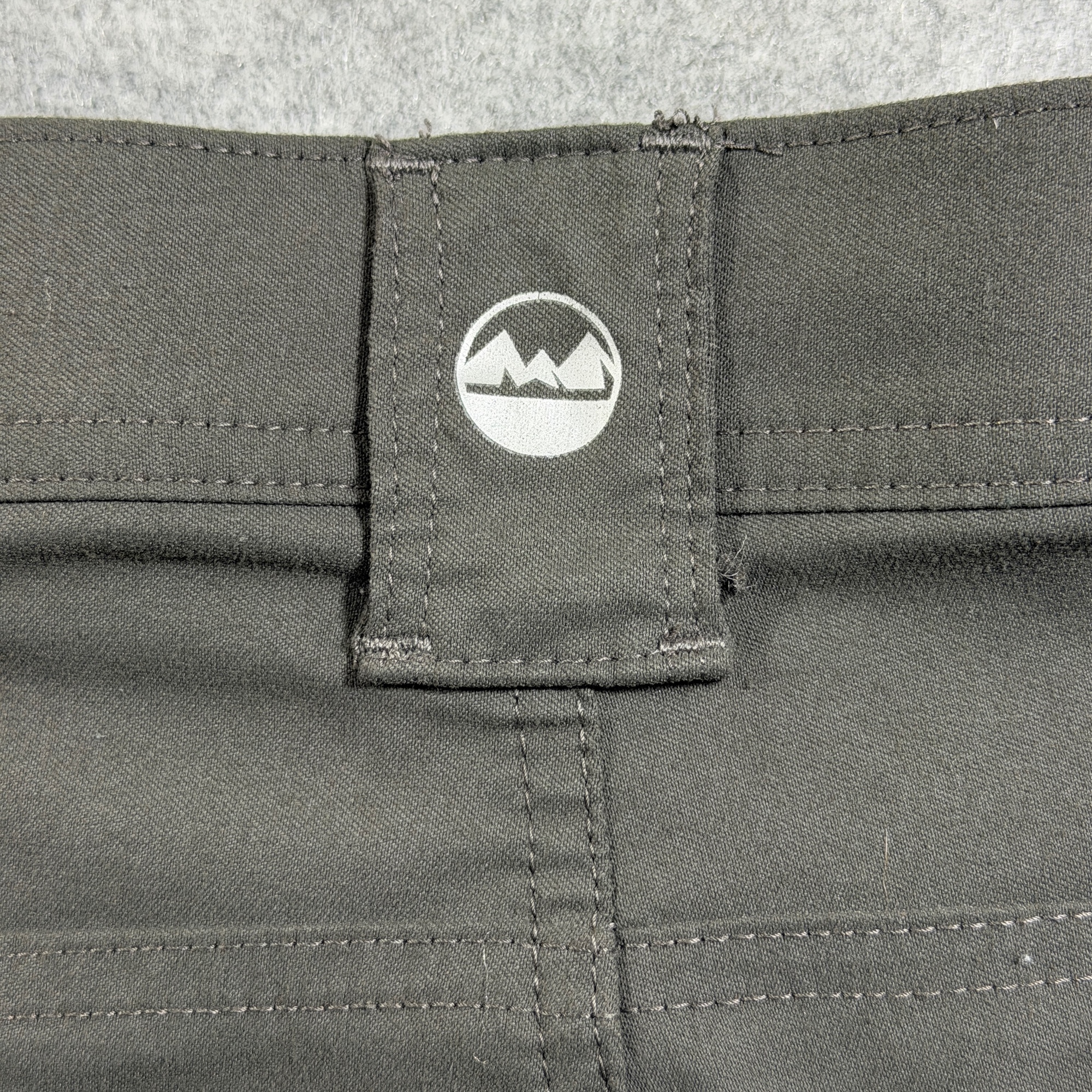 Wrangler ATG Cargo Shorts Mens 40 Dark Gray Zippered Pockets Outdoor Hiking thumbnail 9